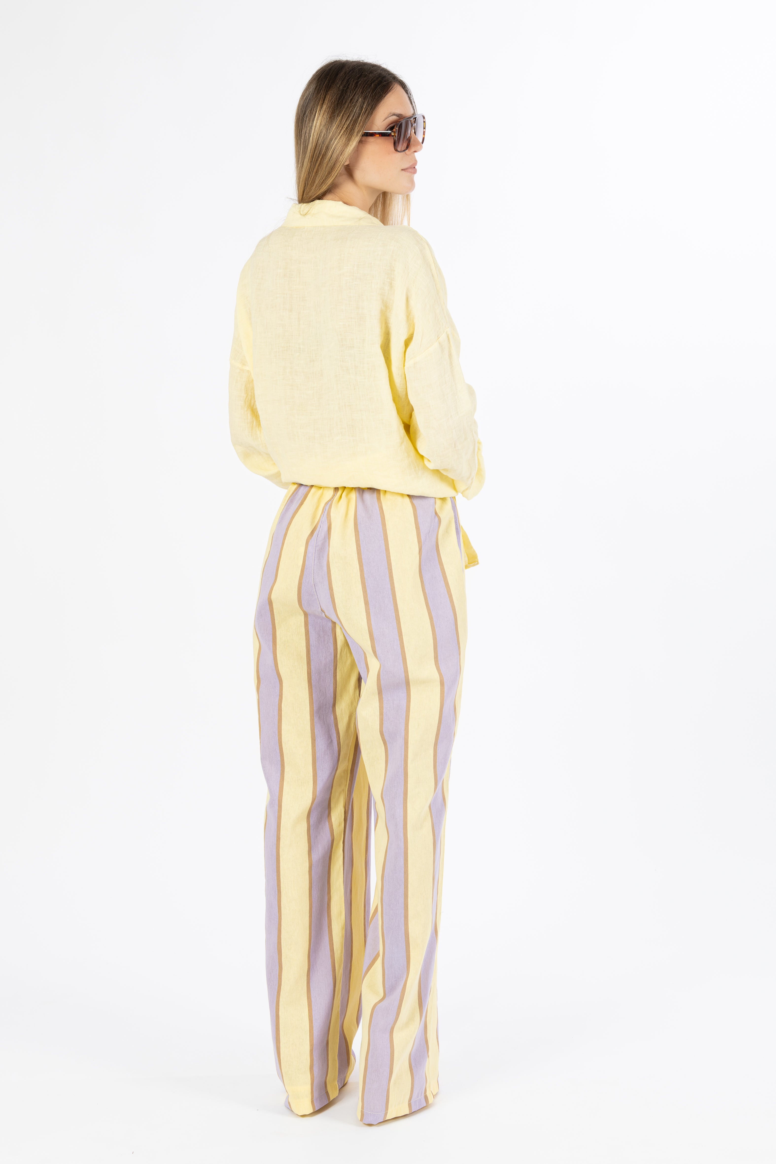 Pantalone a righe giallo e lilla