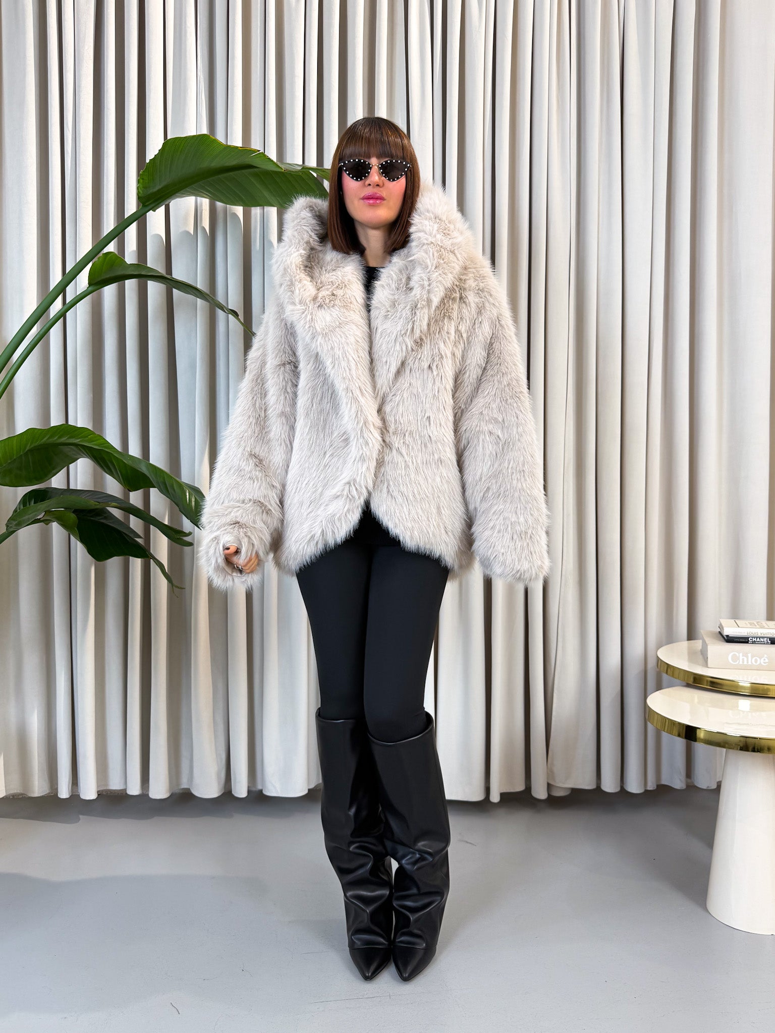 Eco-fur over beige chiaro