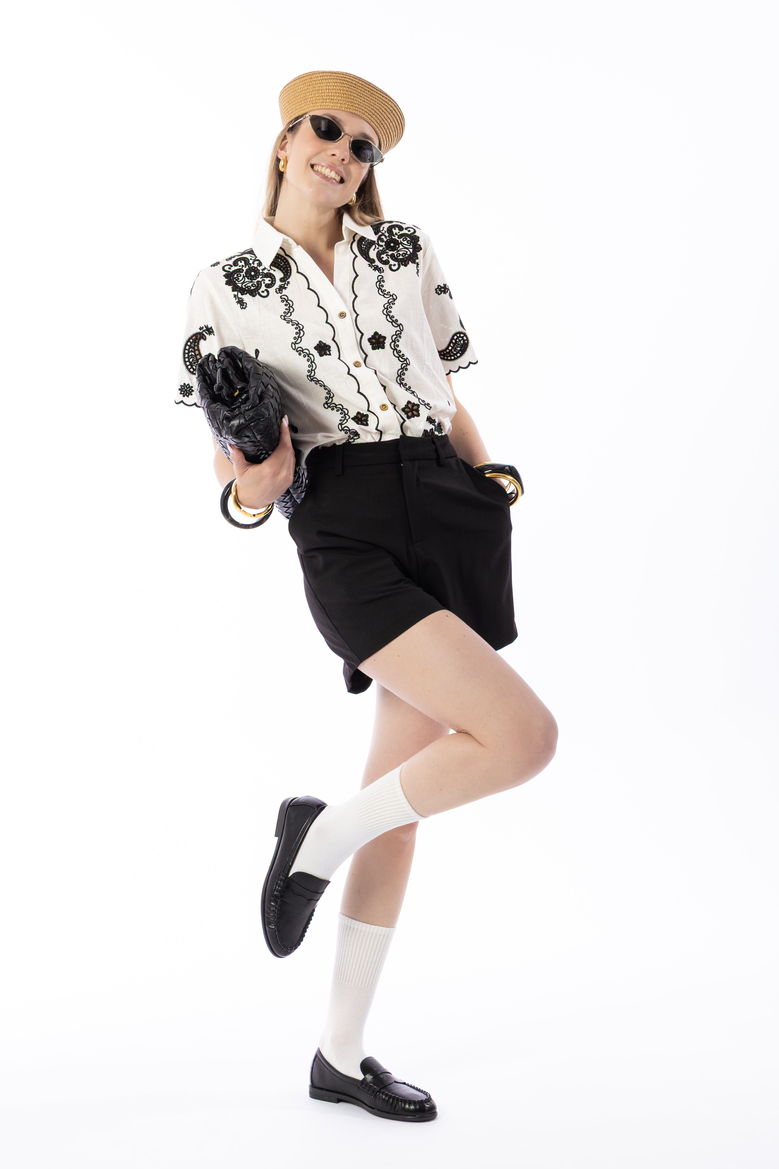 Camicia ricami neri