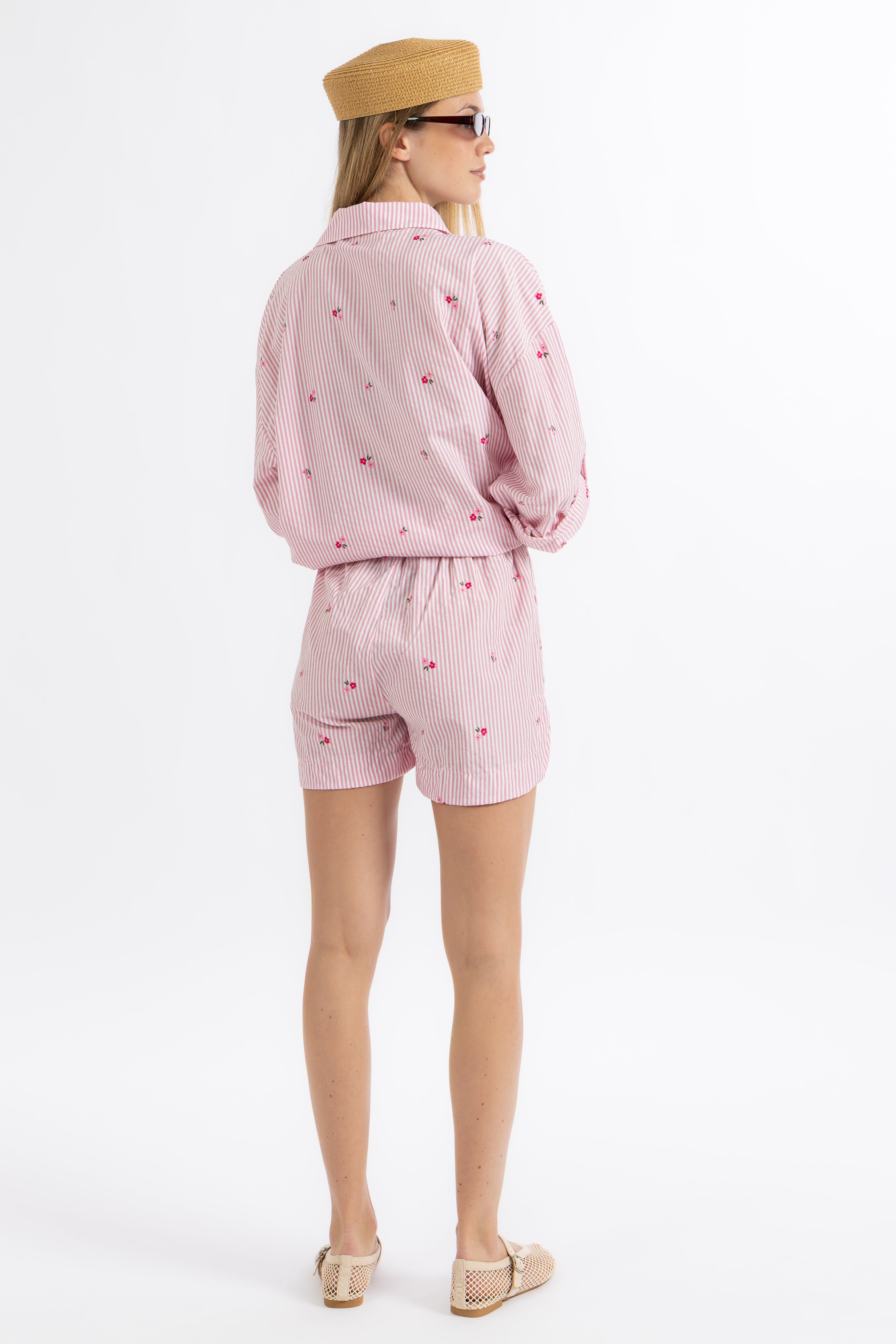 Short rosa con ricami