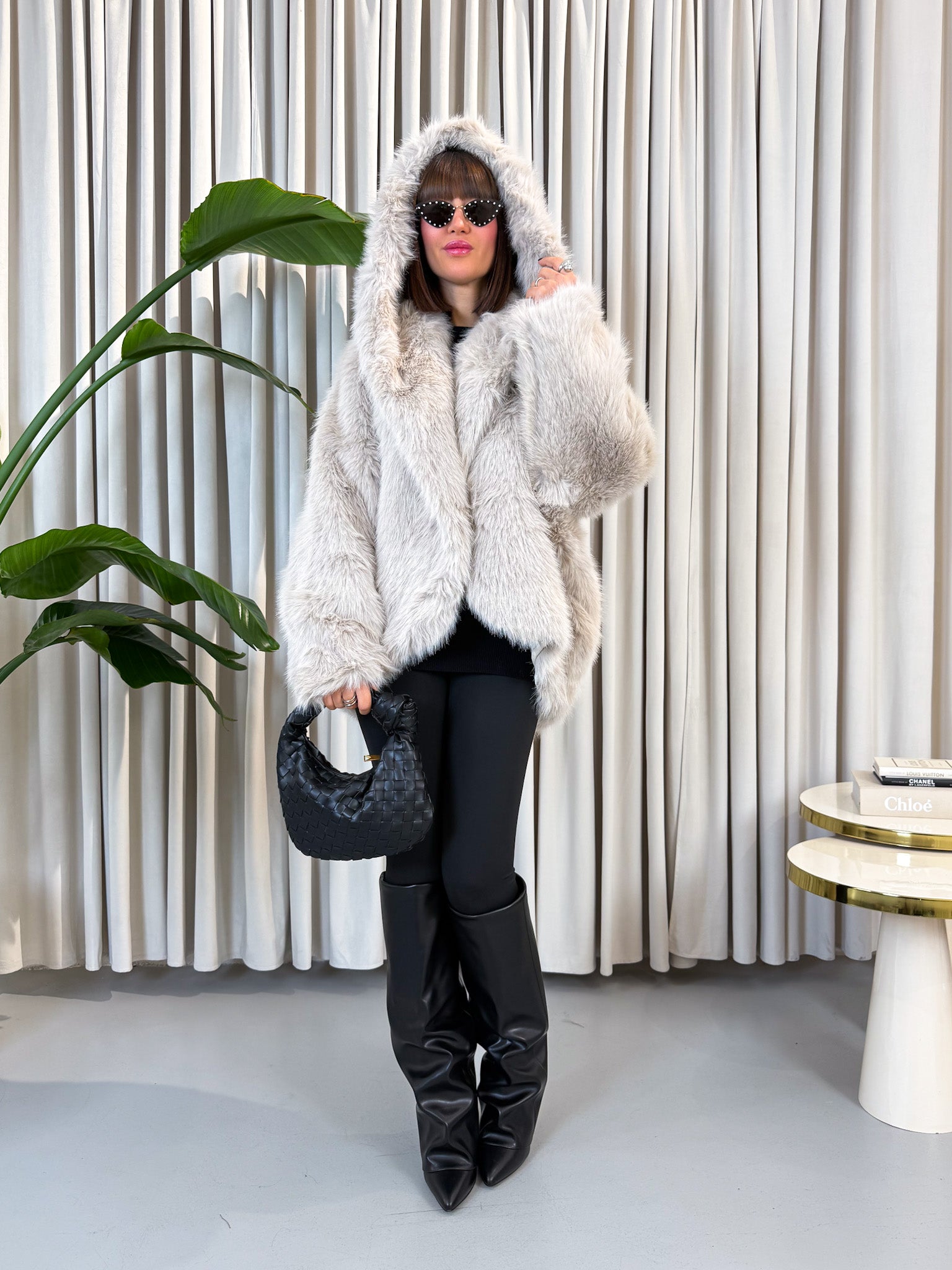 Eco-fur over beige chiaro