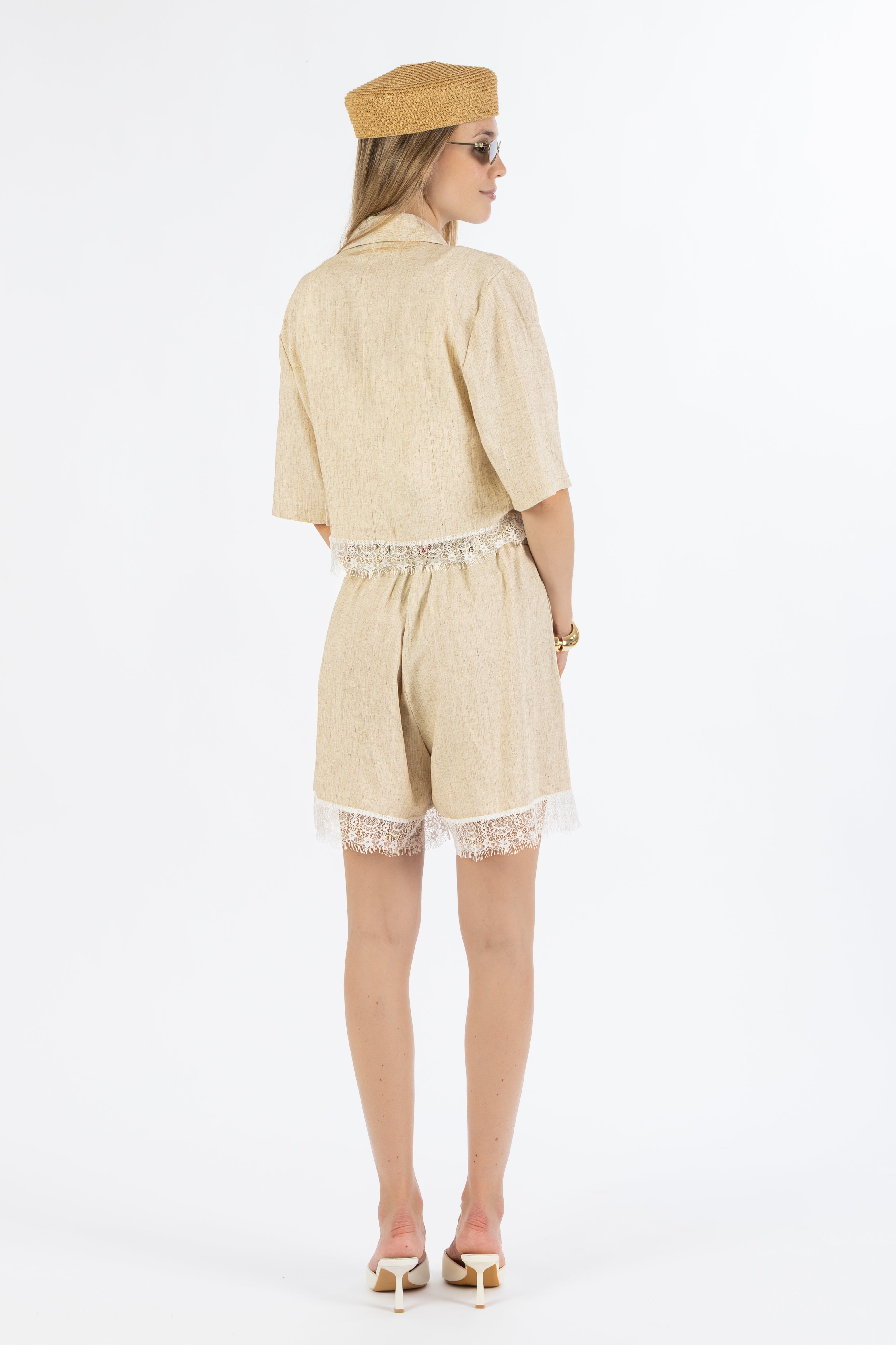 Coordinato beige con pizzo
