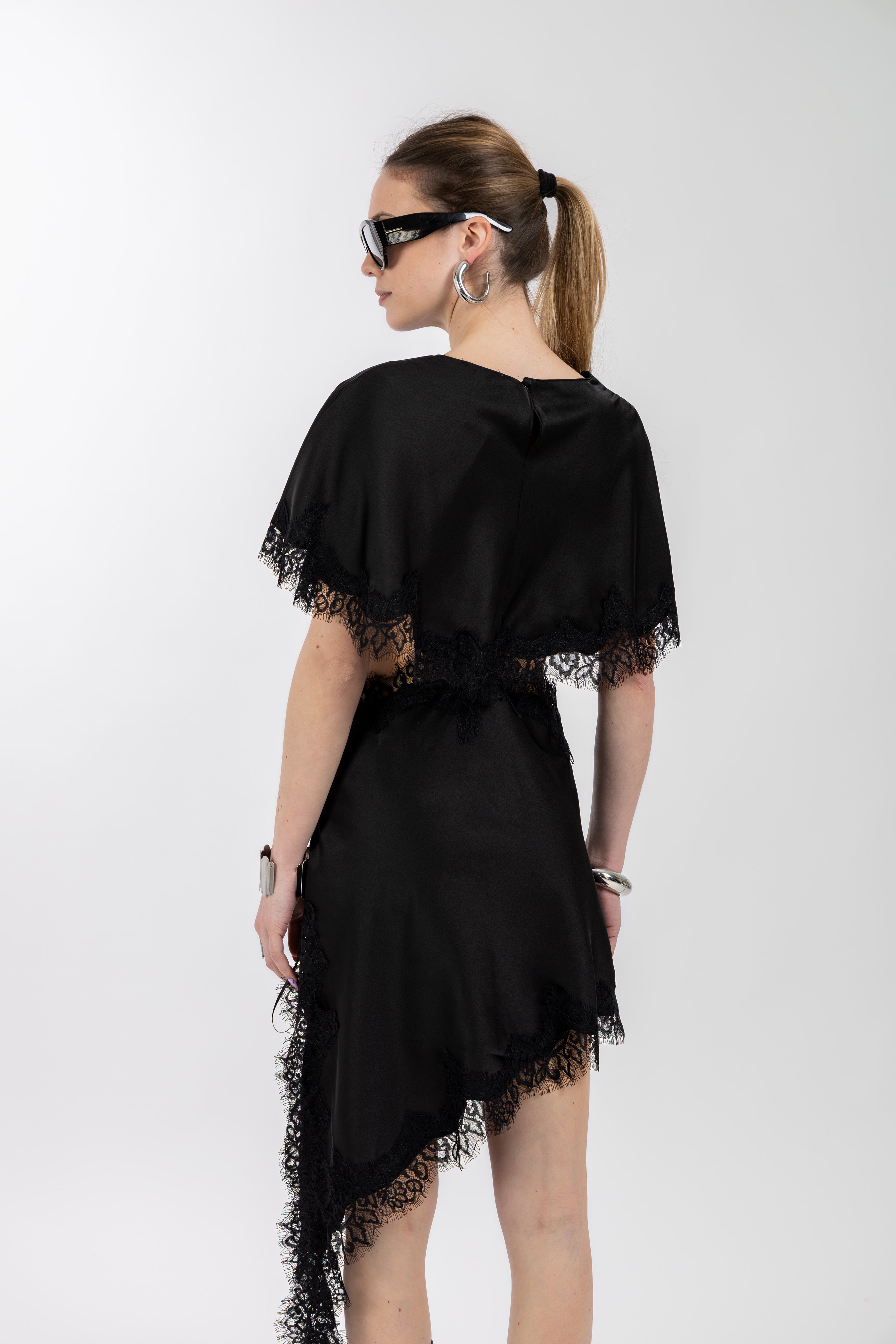 Abito cut out nero