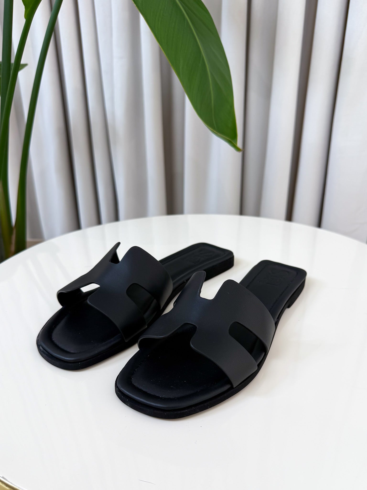 Ciabattina in pelle color nero