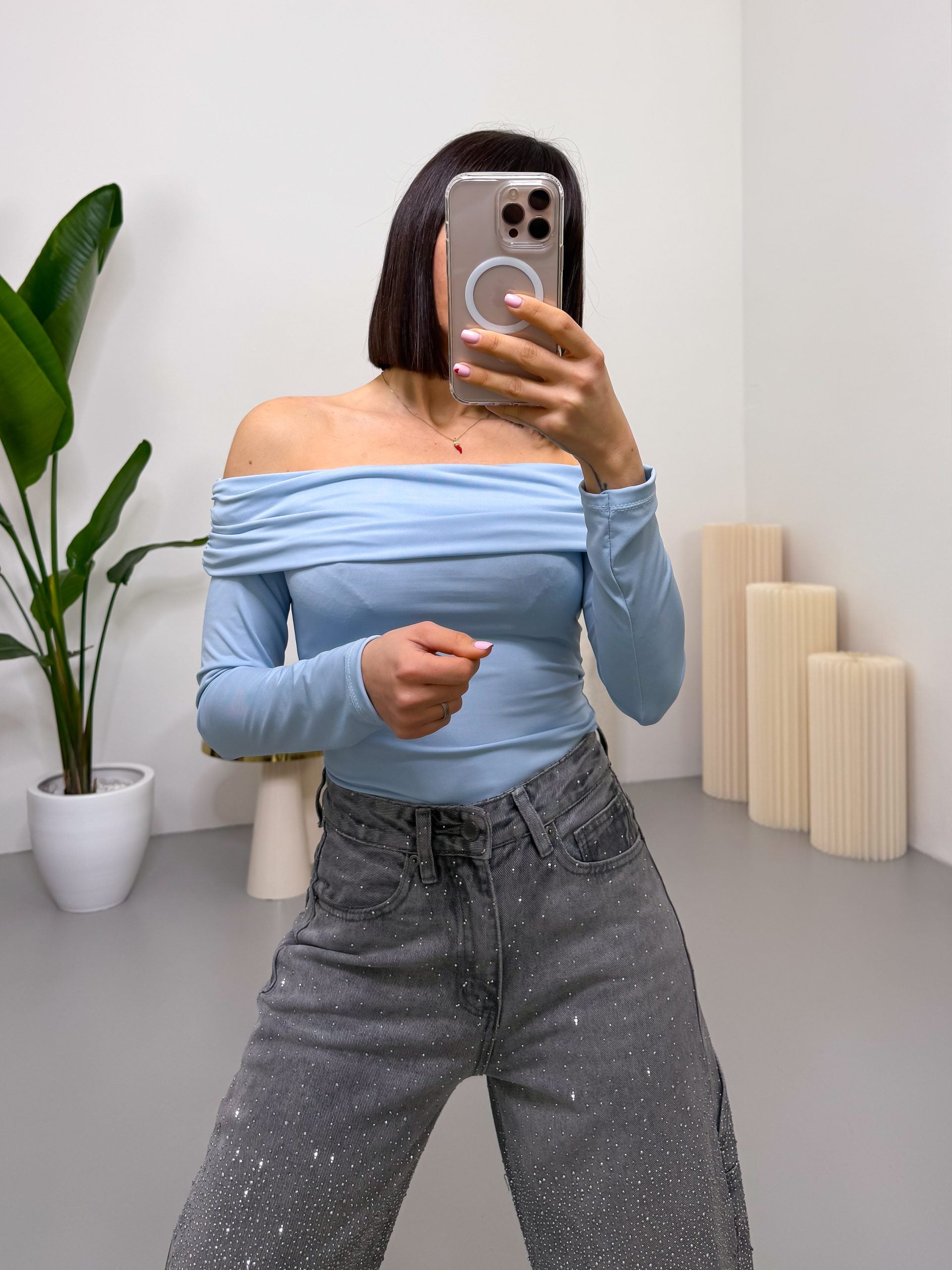 Body off-shoulder manica lunga