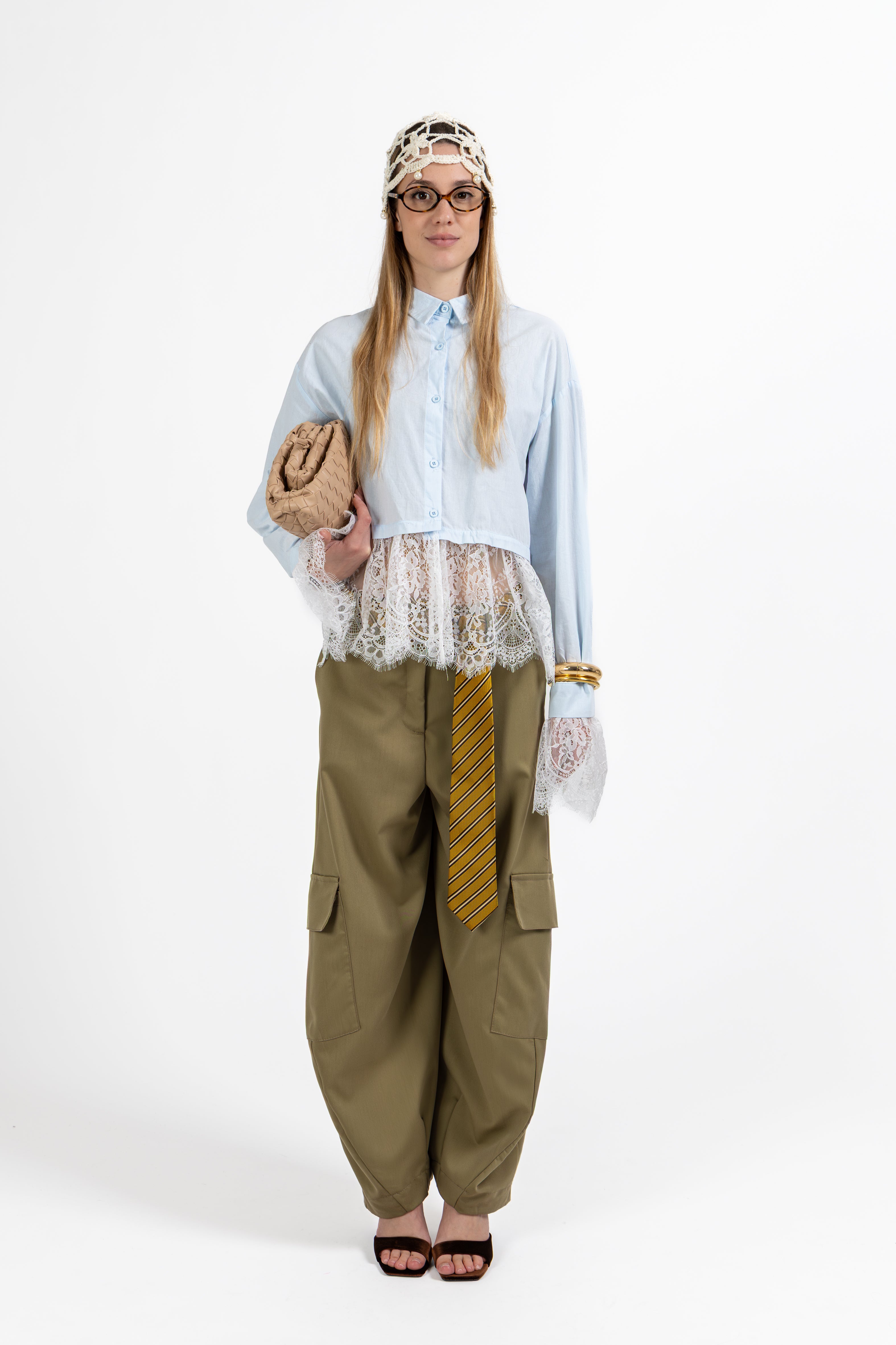 Camicia azzurra con pizzo