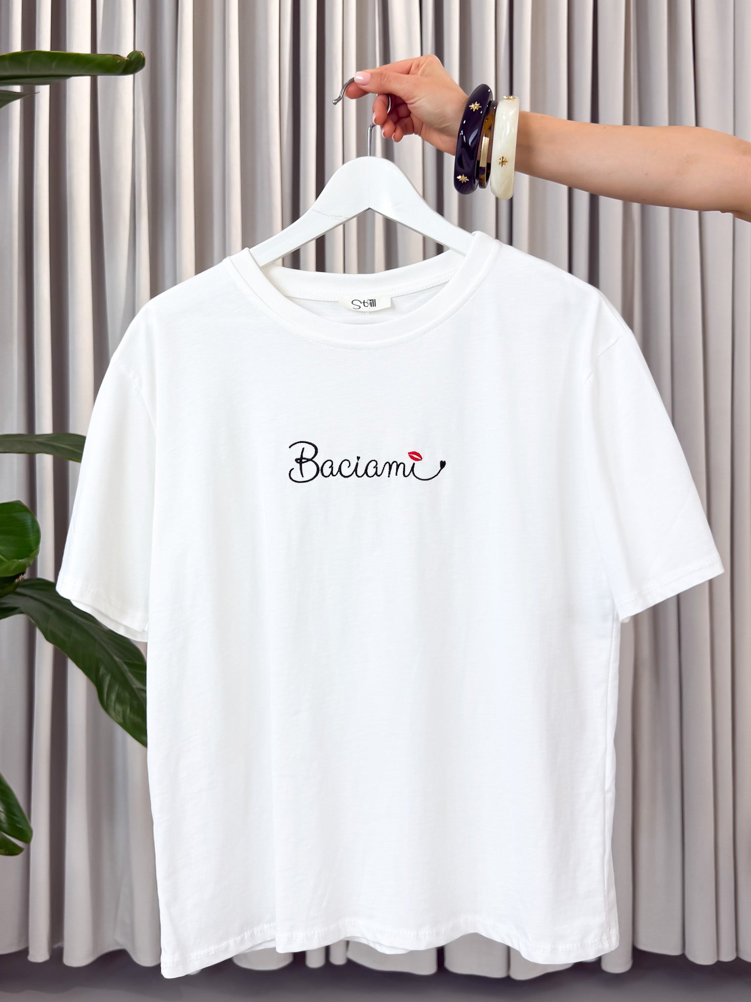 T-shirt scritta ricamo