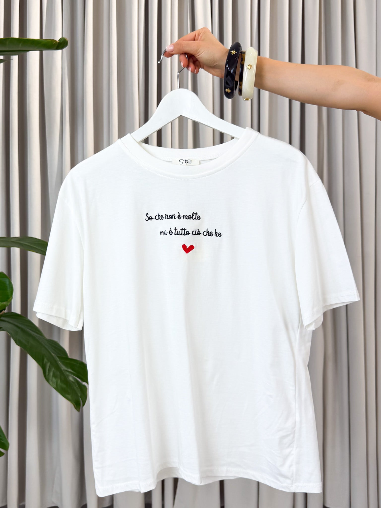 T-shirt scritta ricamo