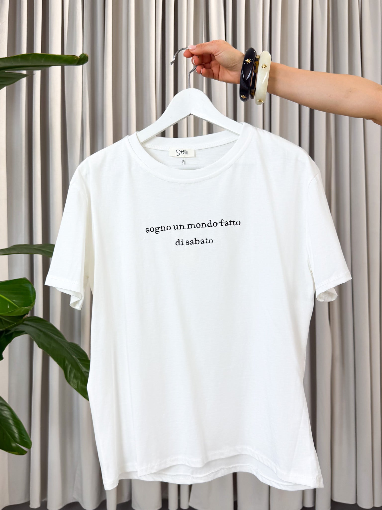 T-shirt scritta ricamo