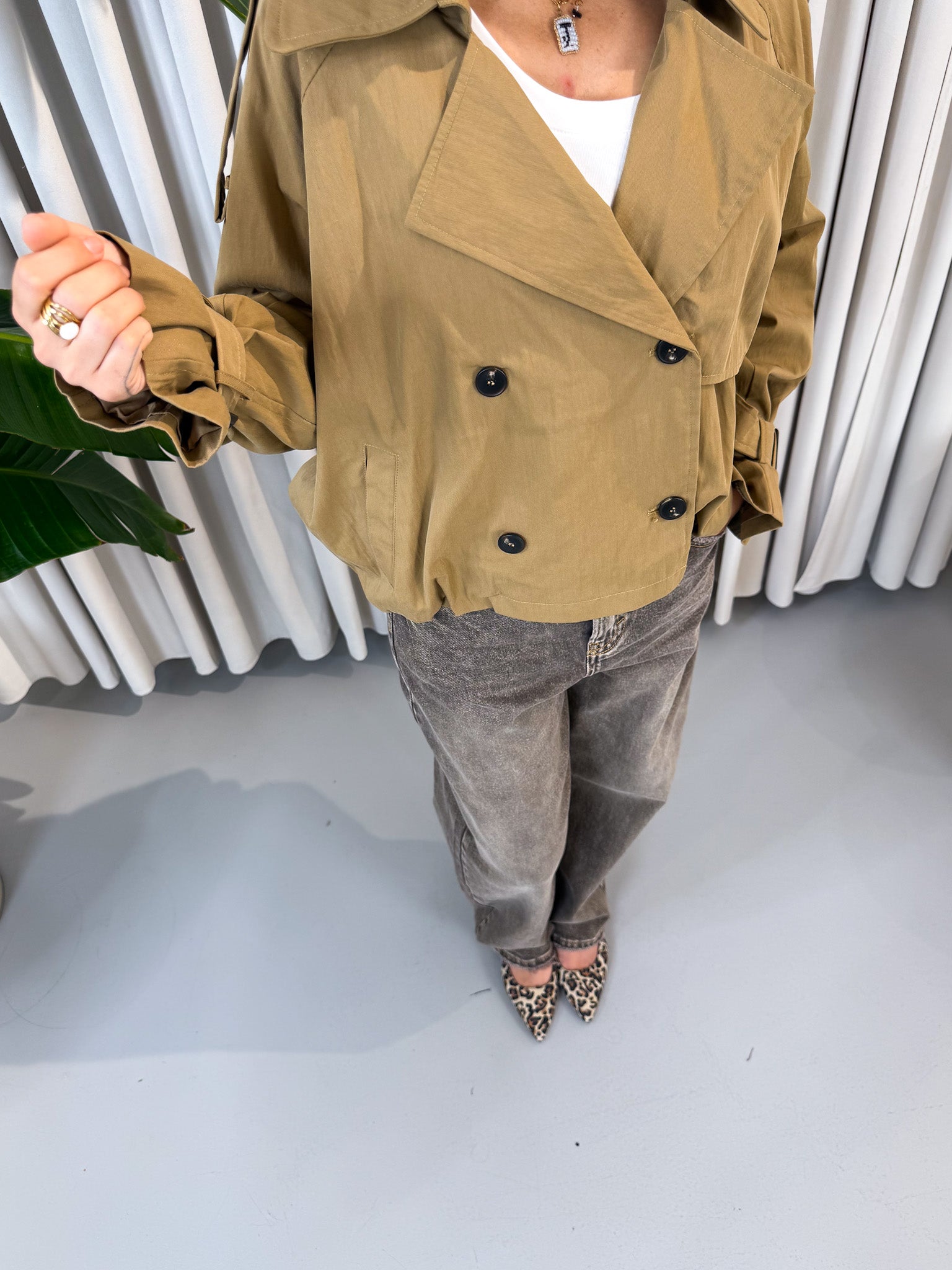 Trench over beige