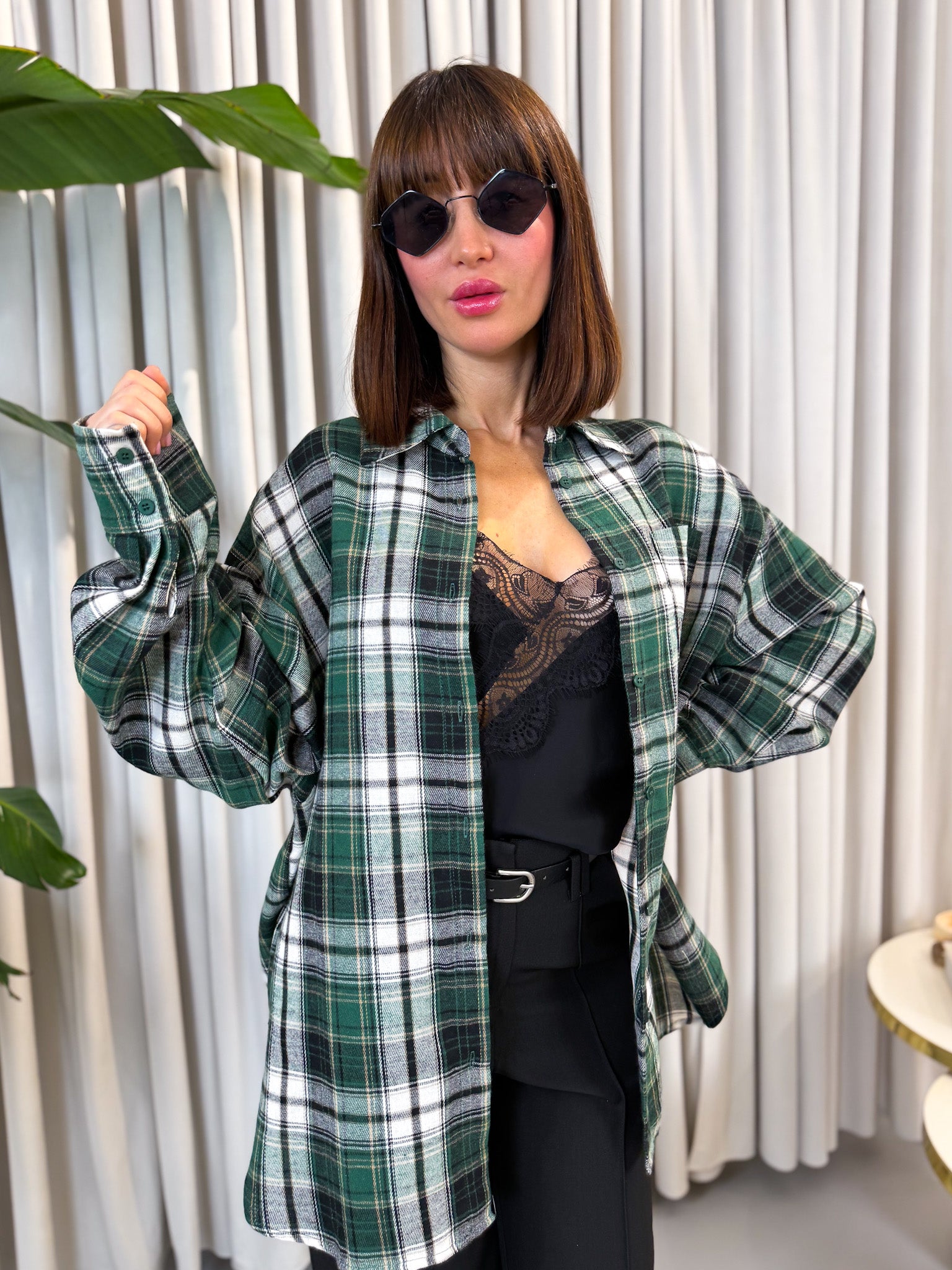 Camicia over a quadri verde