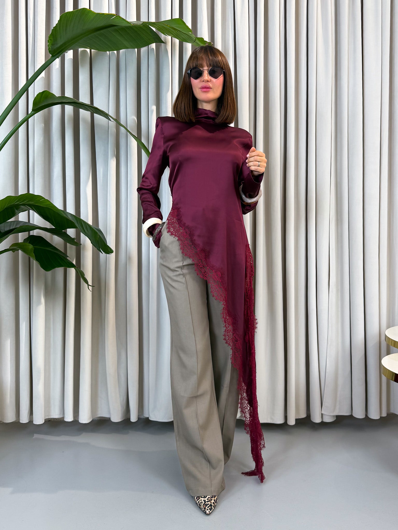 Blusa bordeaux con pizzo