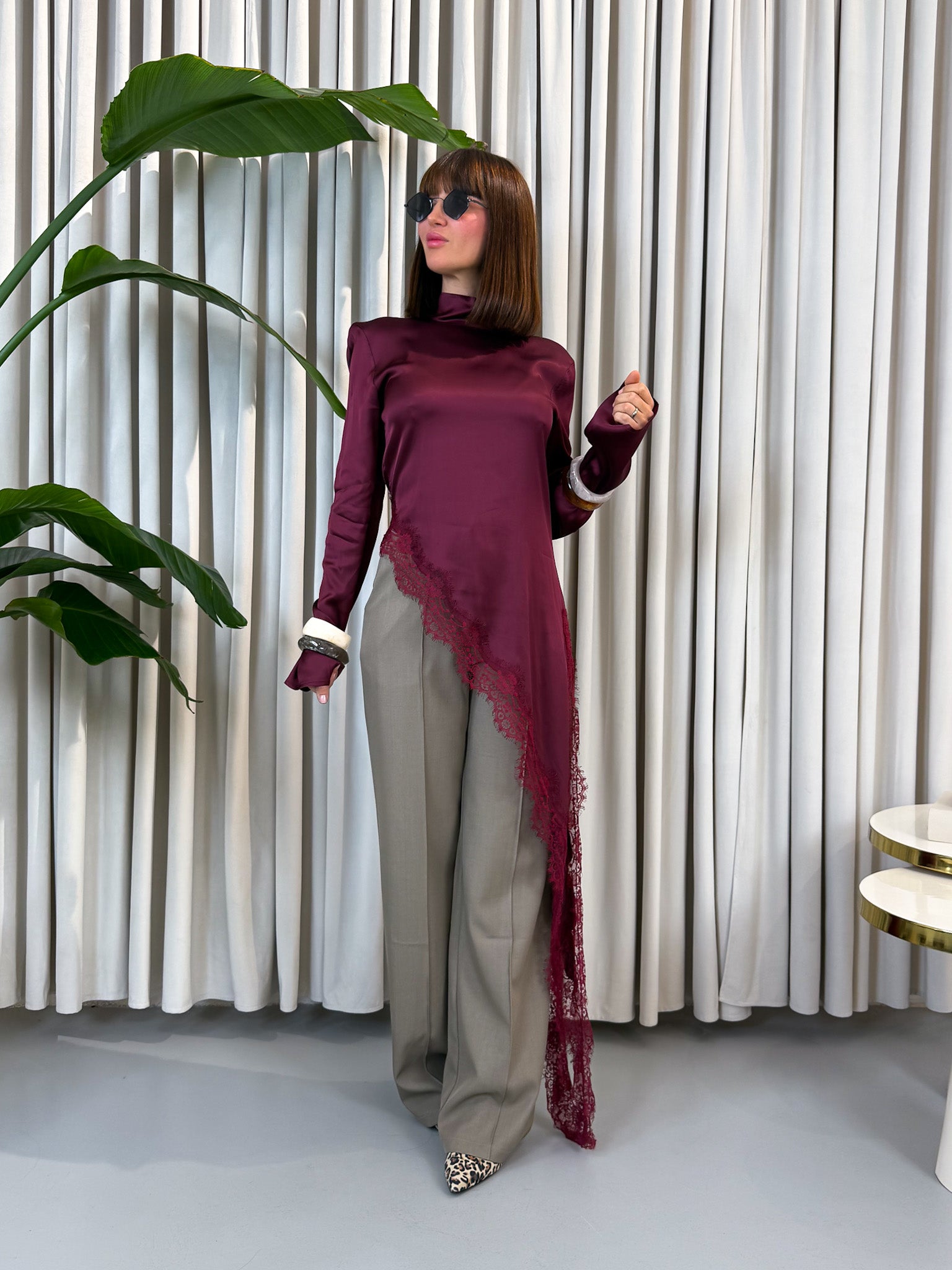 Blusa bordeaux con pizzo