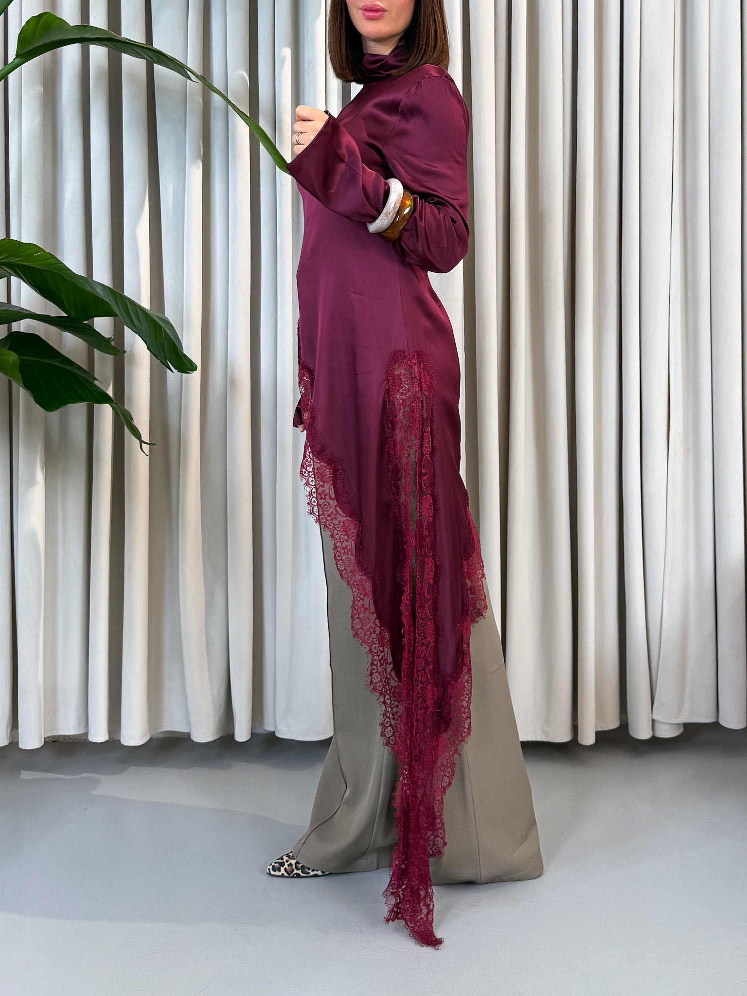 Blusa bordeaux con pizzo