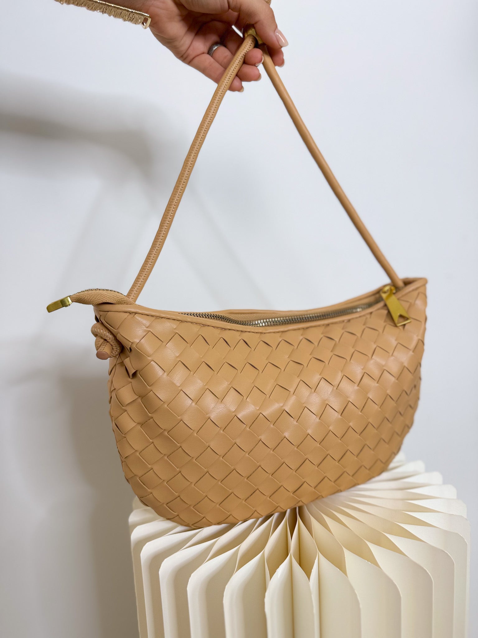 Borsa Nora