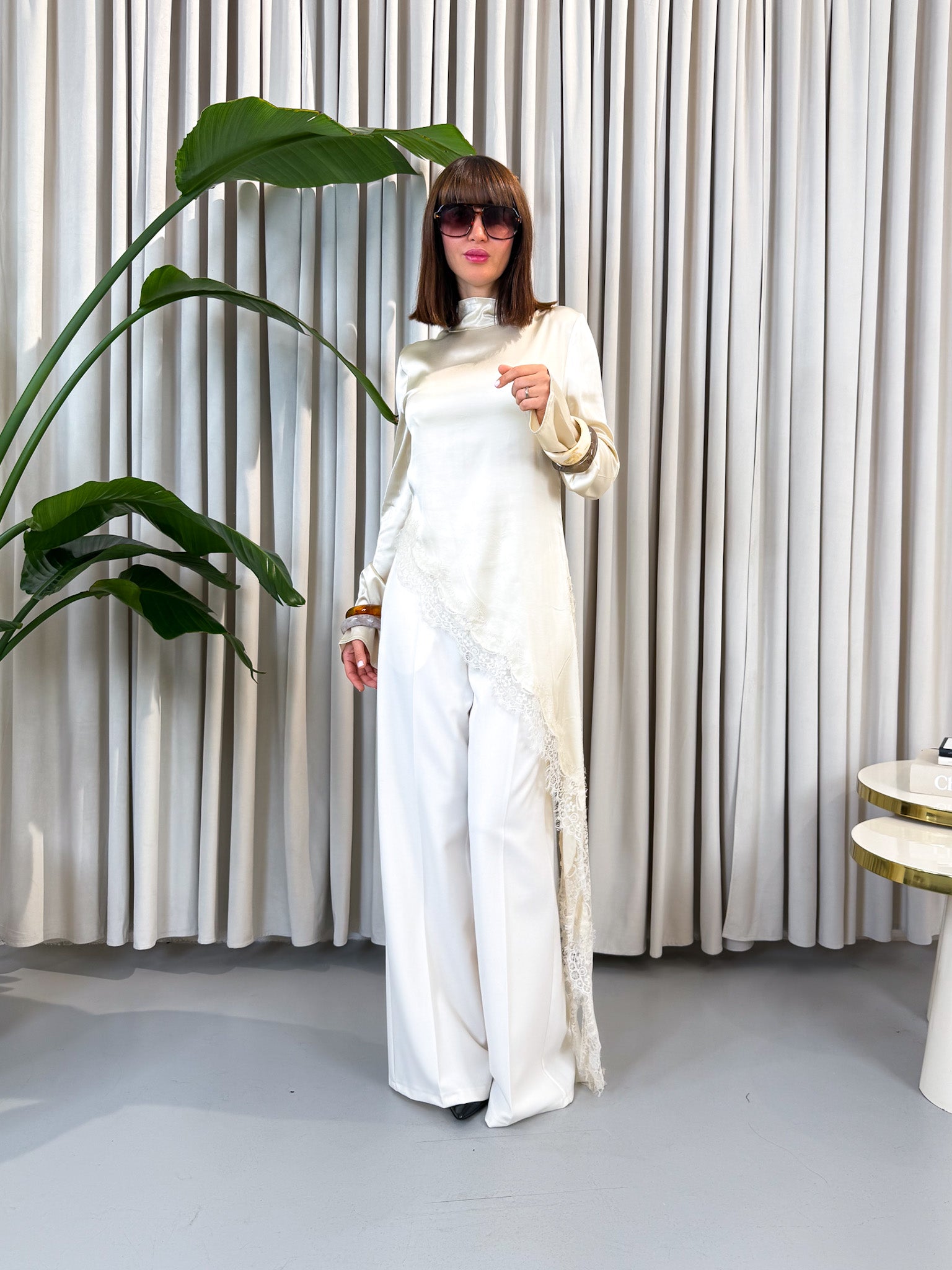 Blusa panna con pizzo