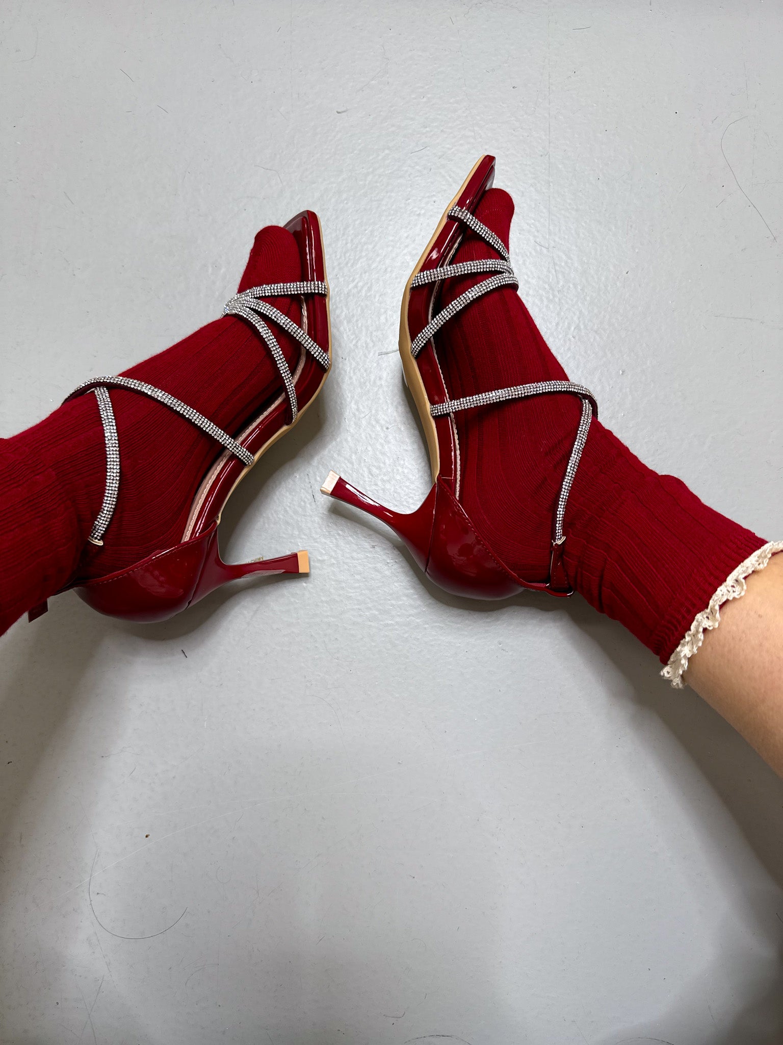 Sandalo bordeaux con strass
