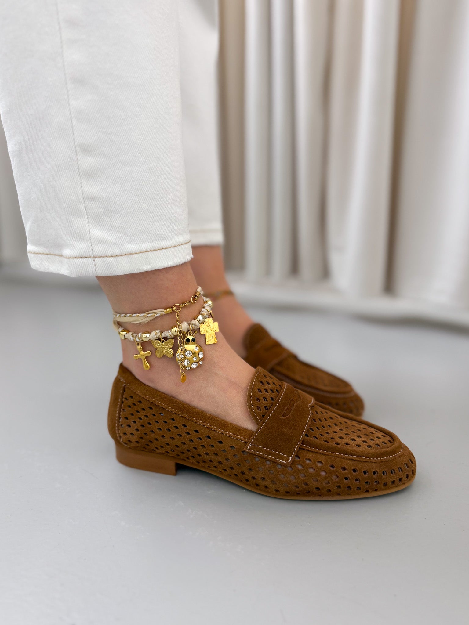 Mocassino suede traforato