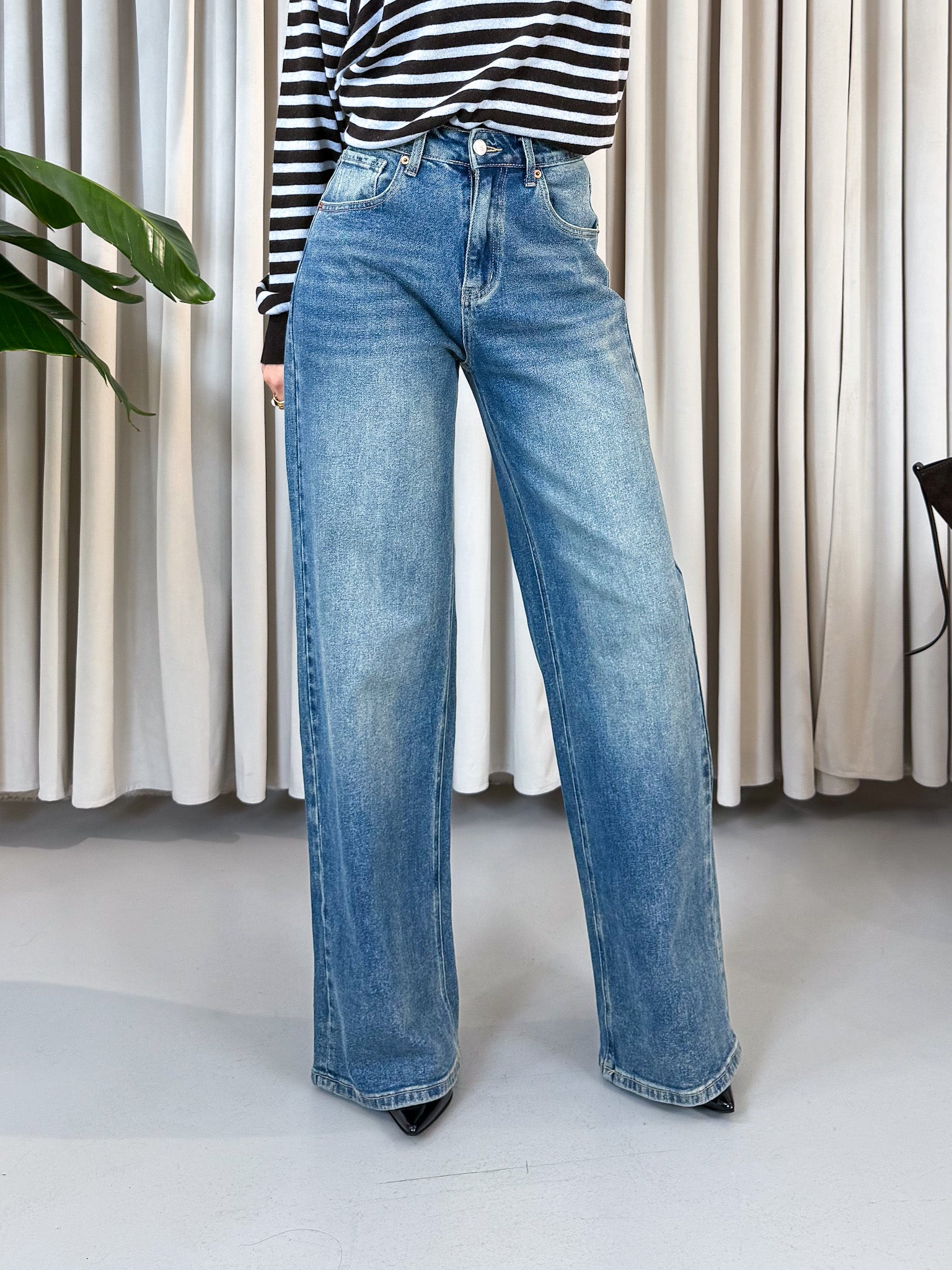 Jeans denim chiaro a palazzo