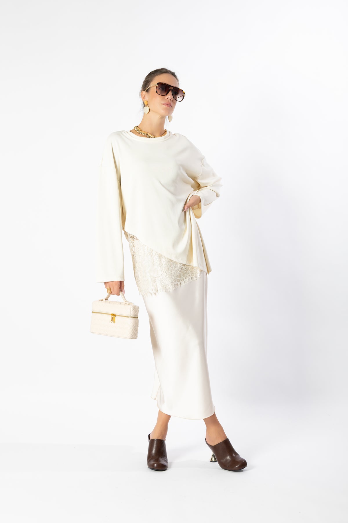 T-shirt over pizzo