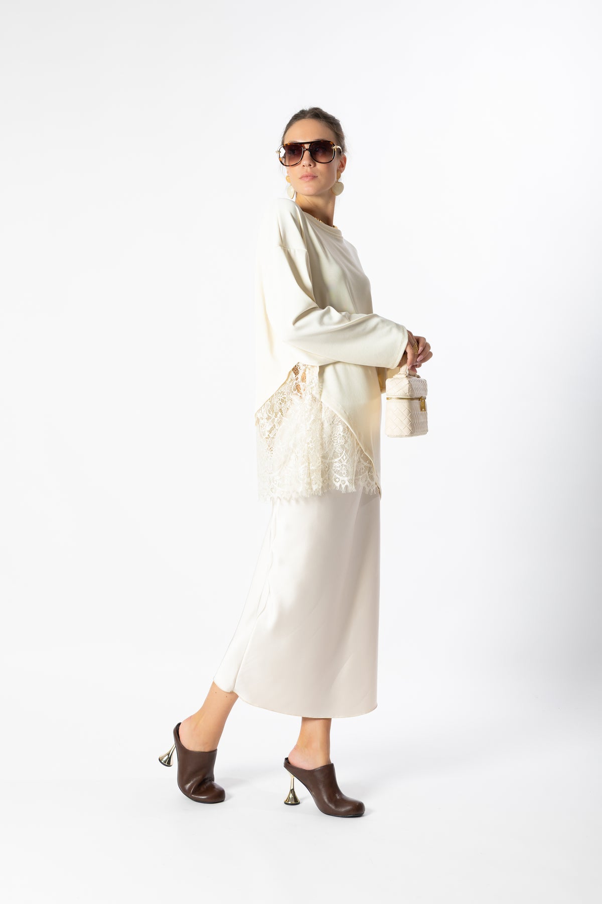 T-shirt over pizzo