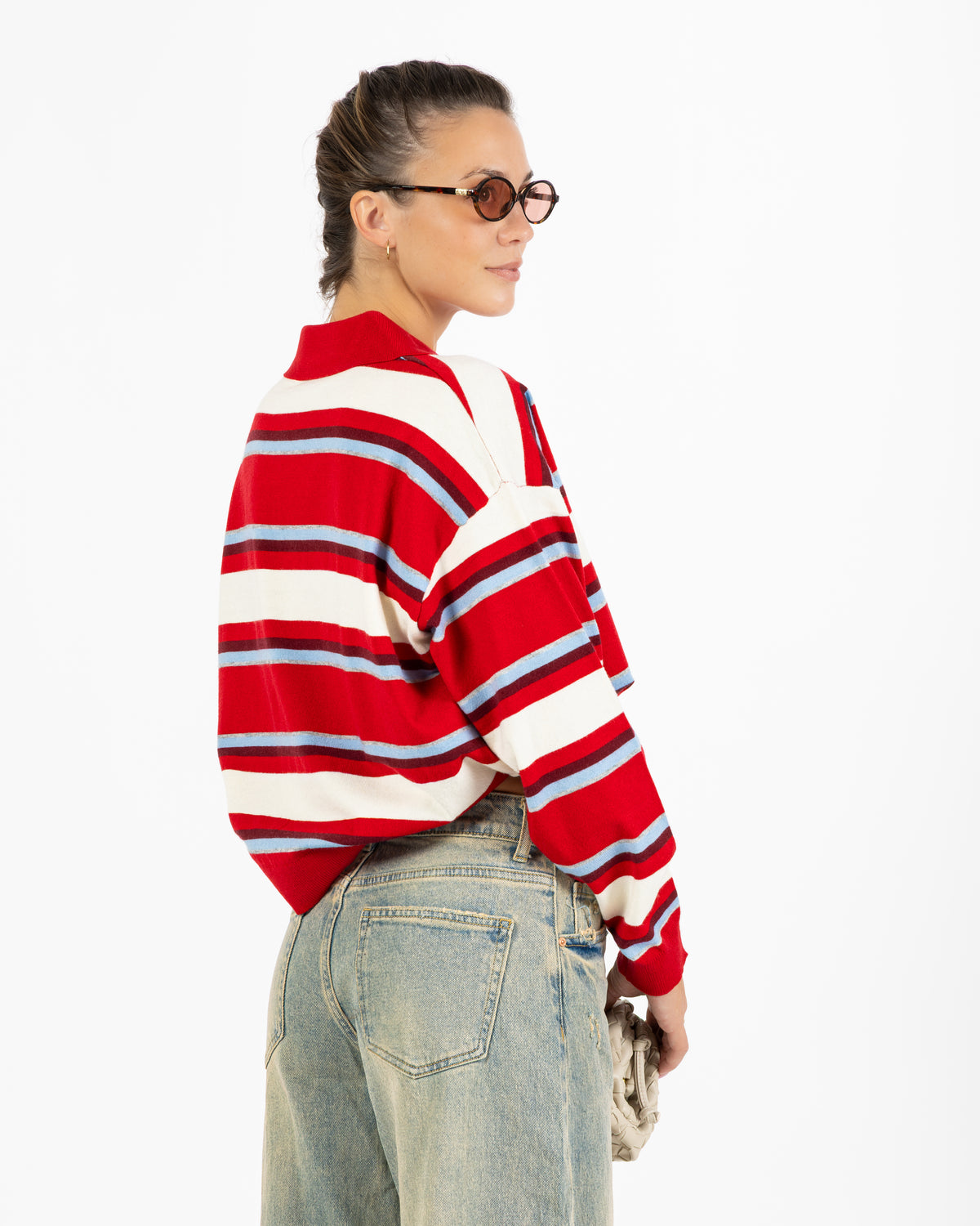 Polo a righe rosso e azzurro