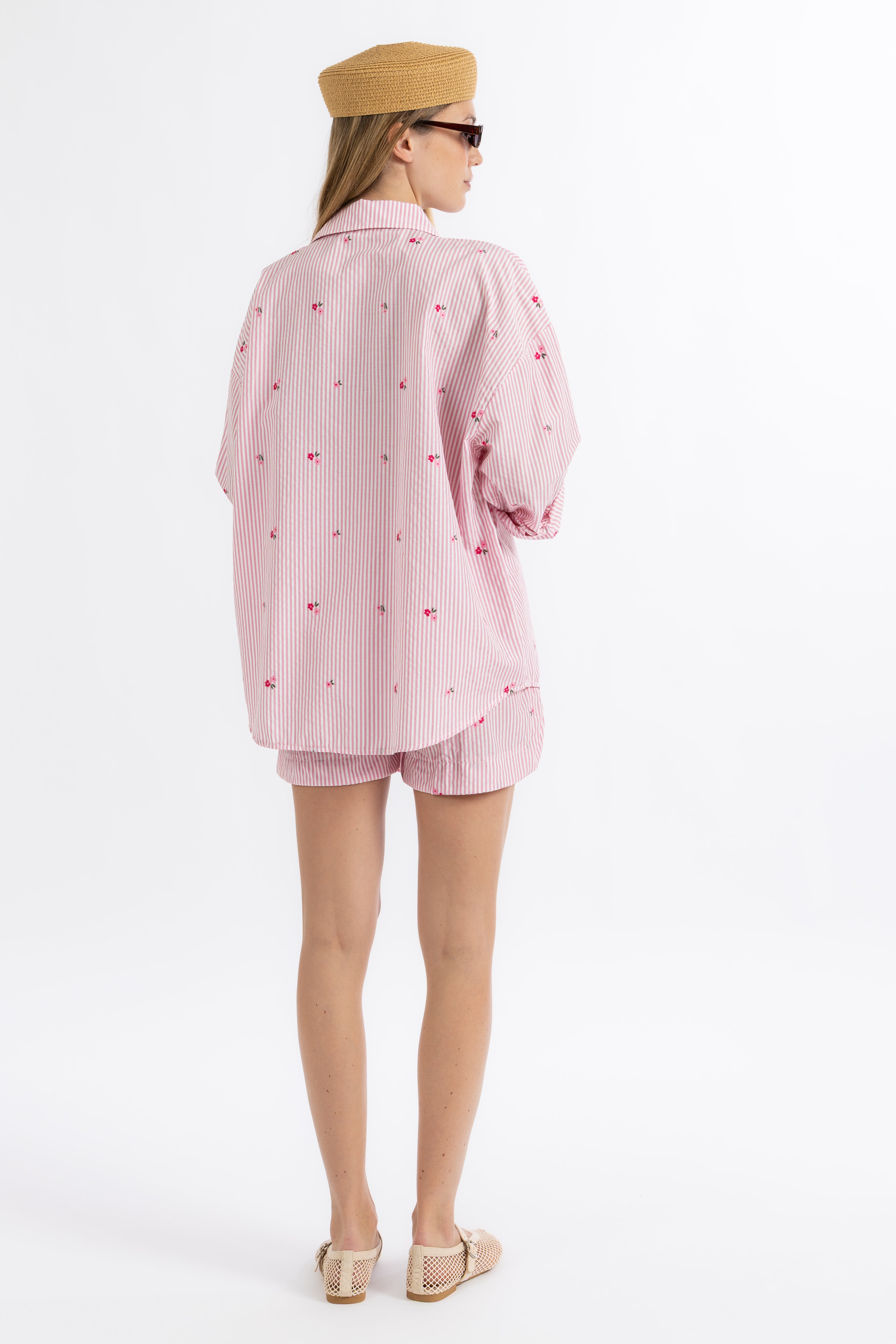 Camicia rosa ricami fiori