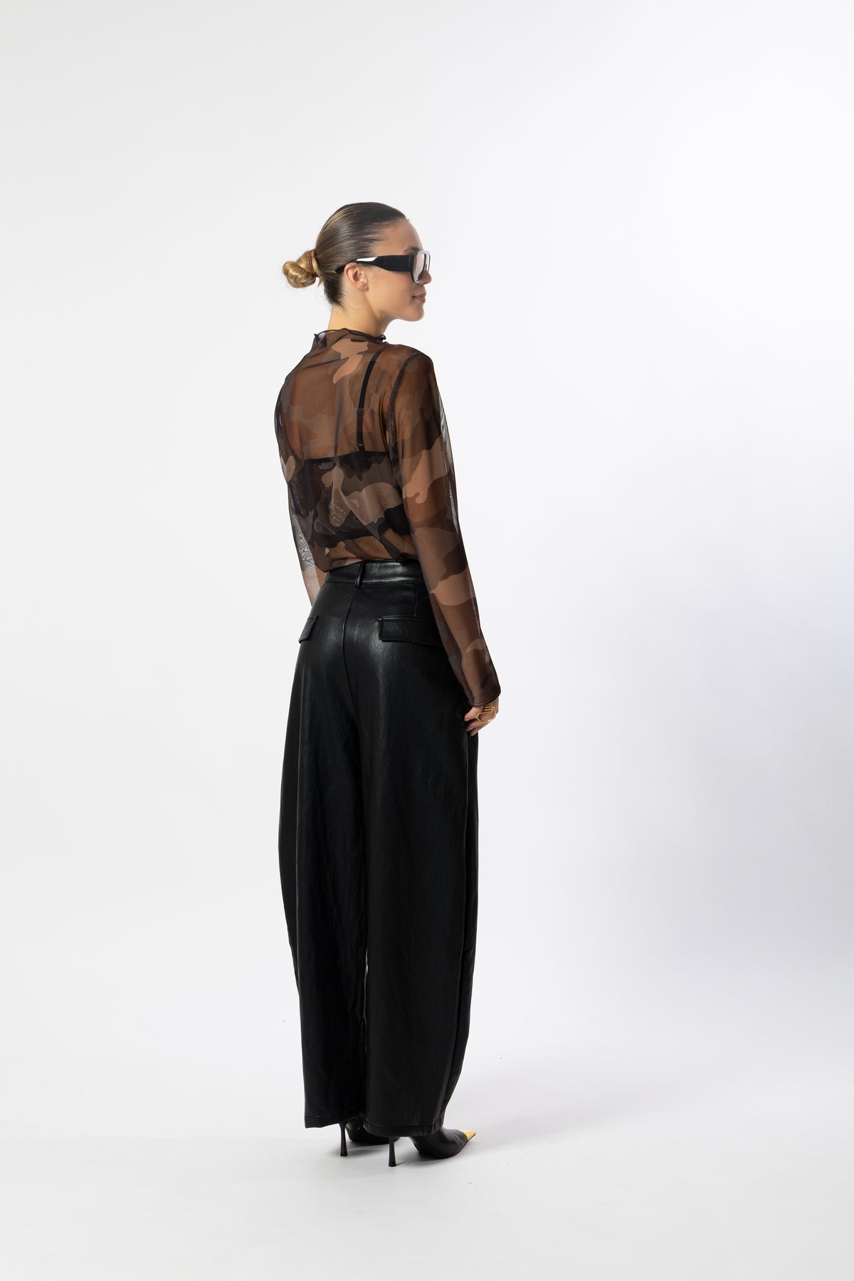 Pantalone balloon nero simil pelle