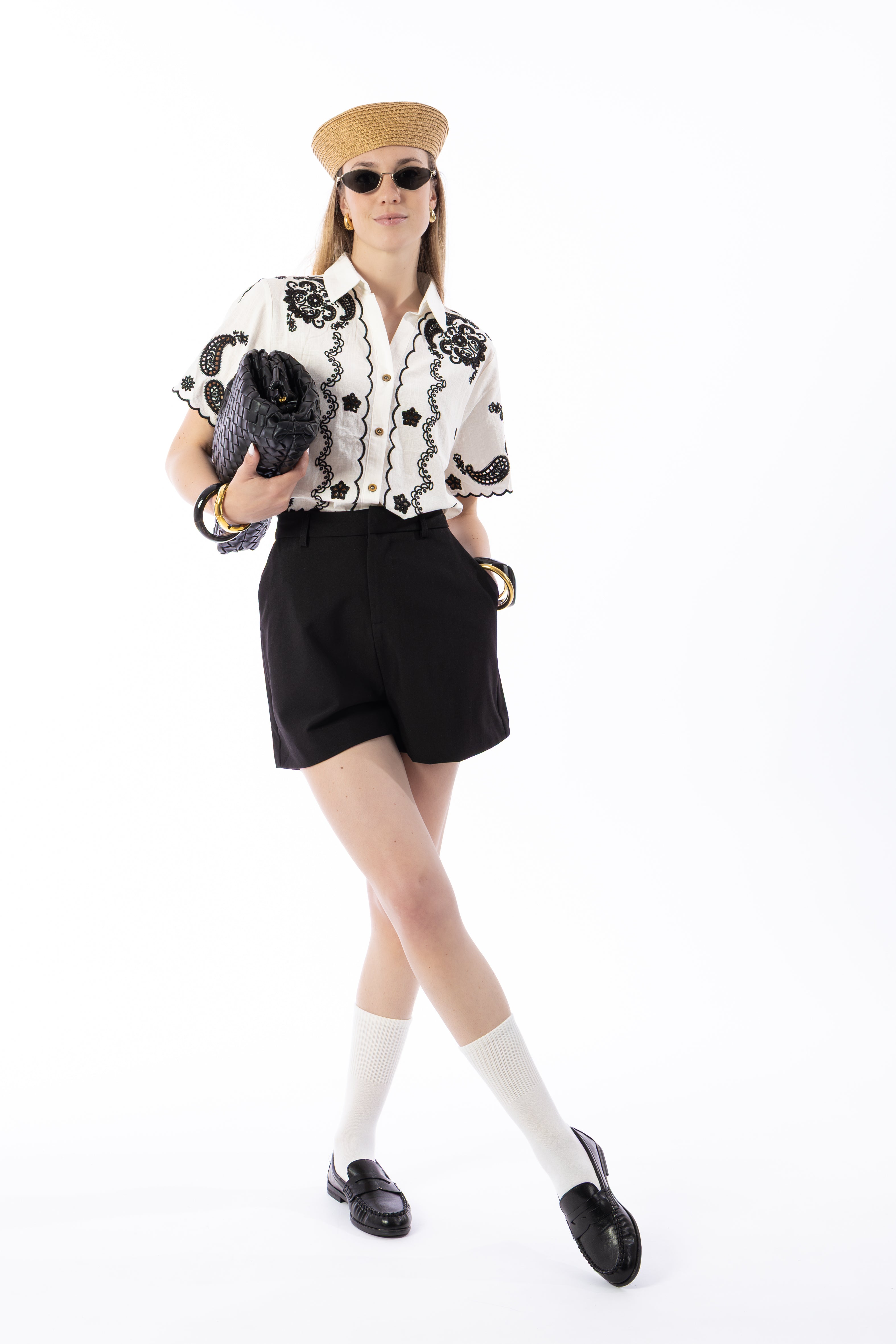Camicia ricami neri
