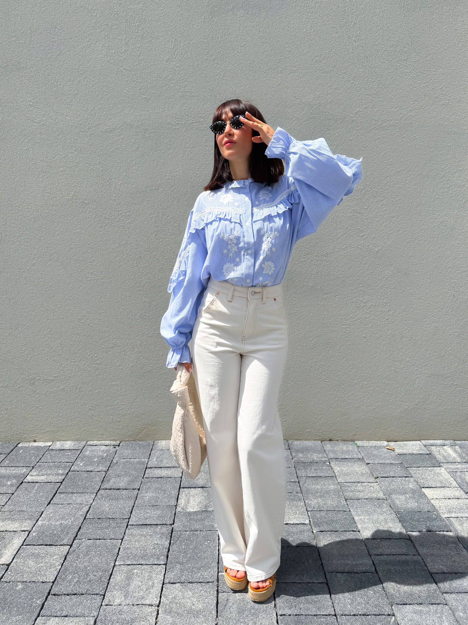 Camicia ricami azzurra