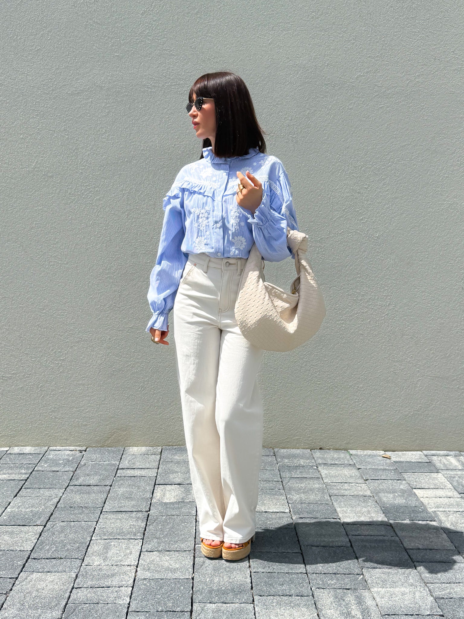 Camicia ricami azzurra