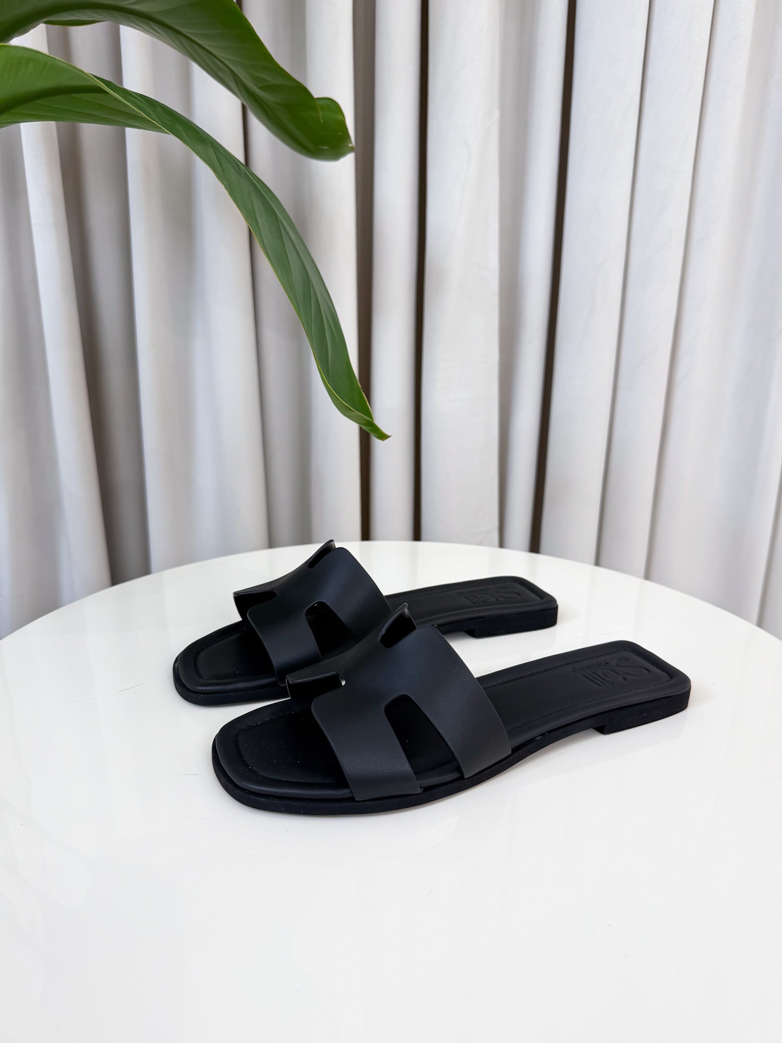 Ciabattina in pelle color nero