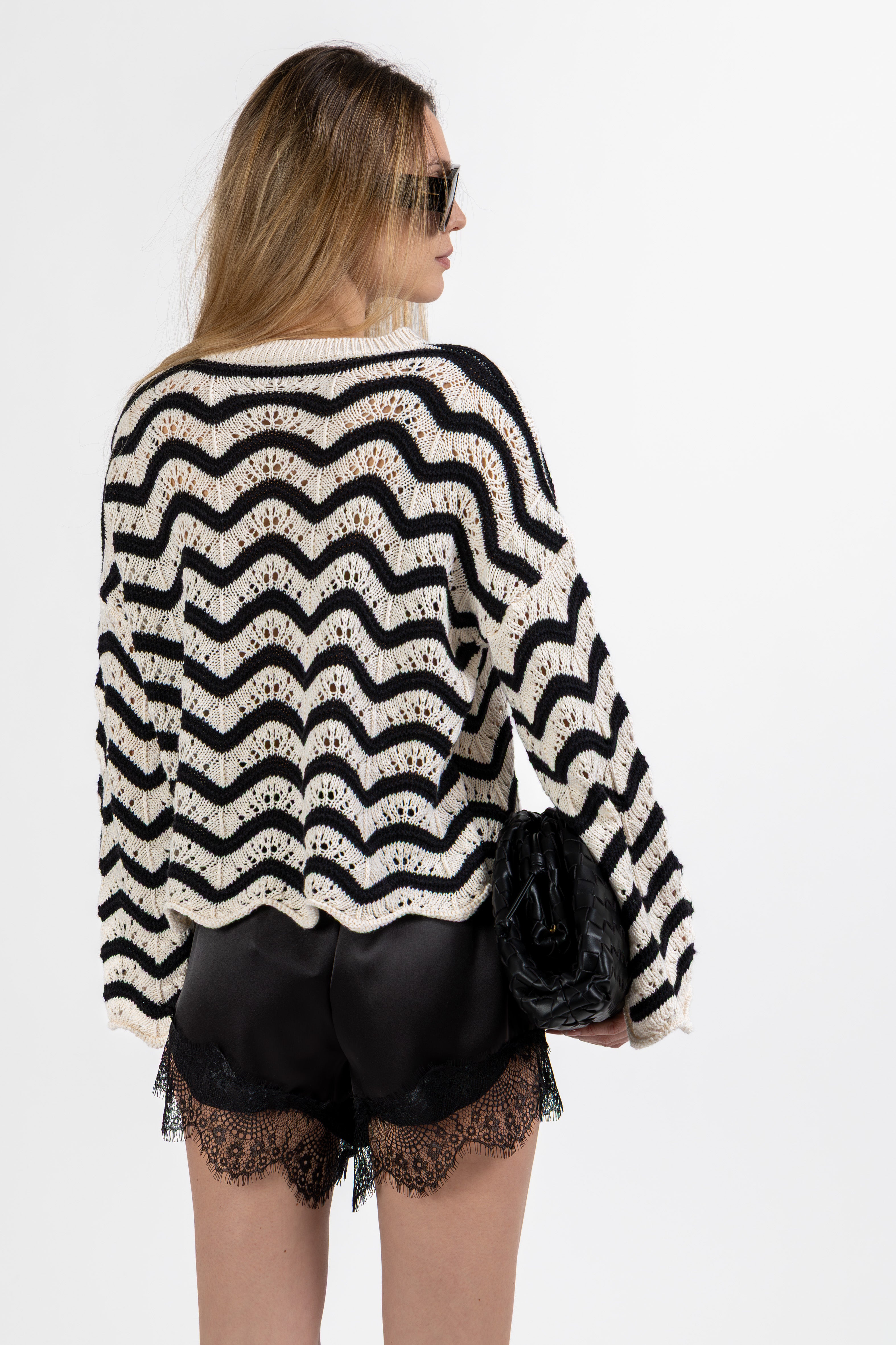 Pullover rigato traforato