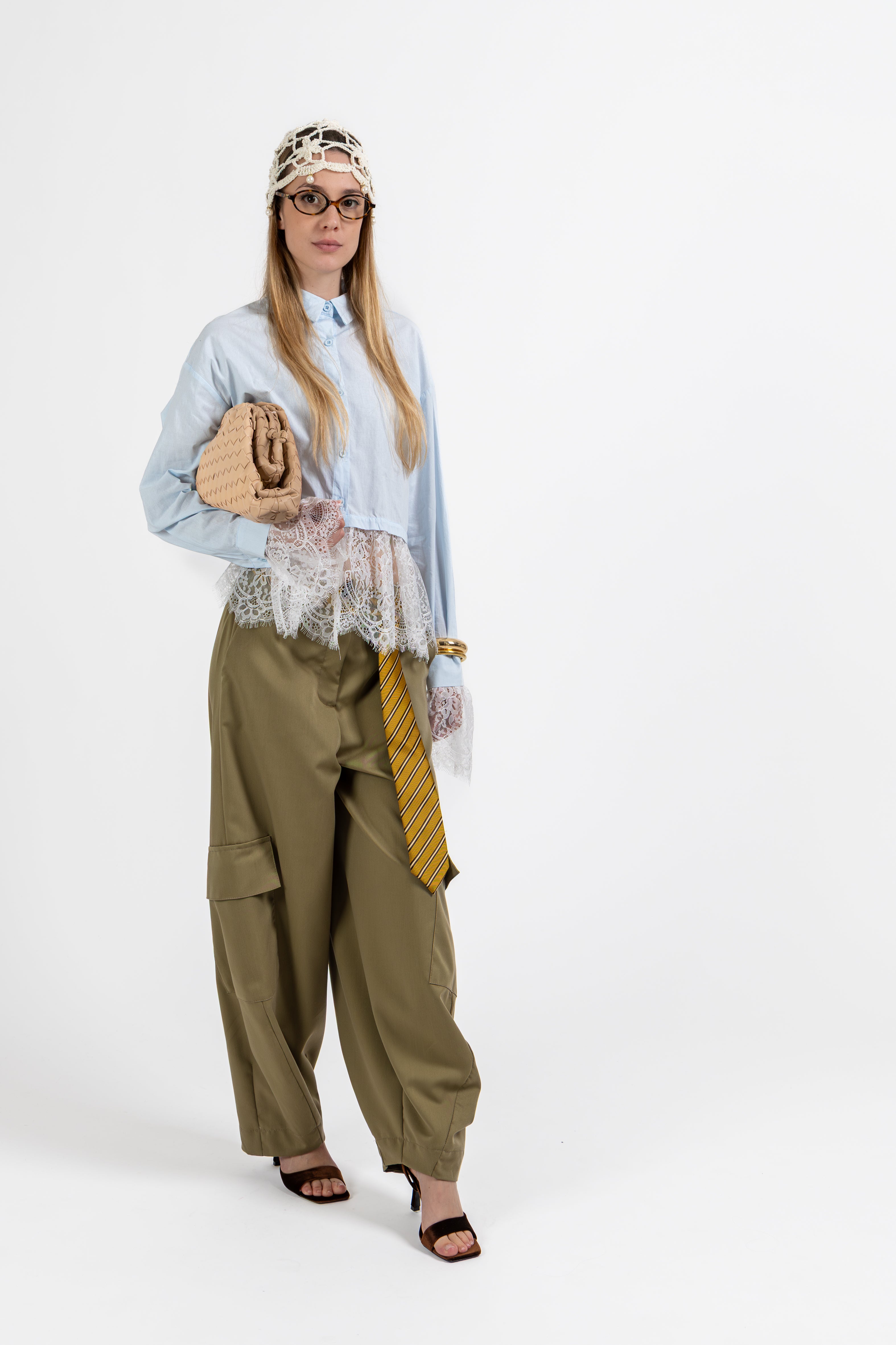 Camicia azzurra con pizzo