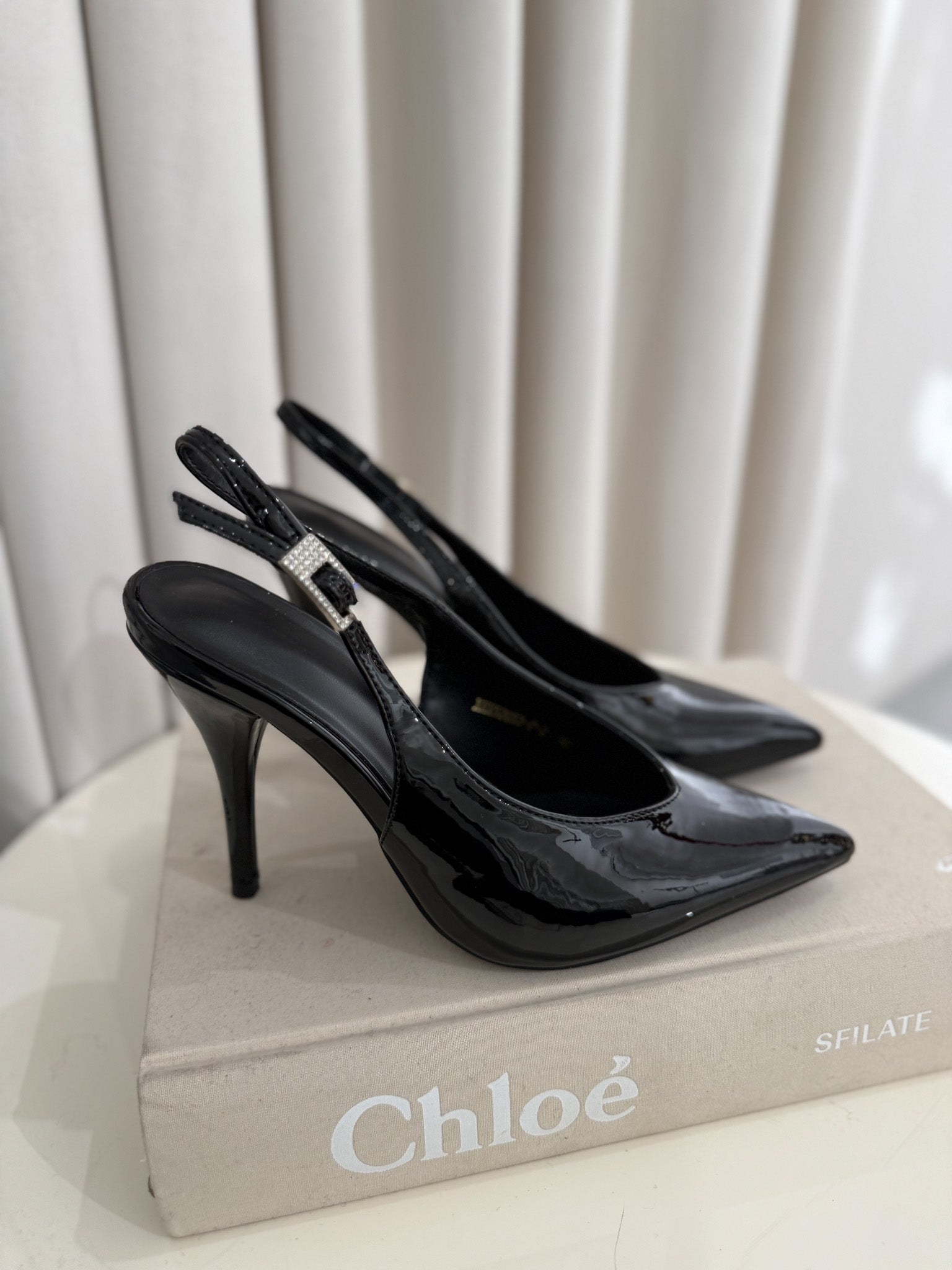 Slingback vernice nero