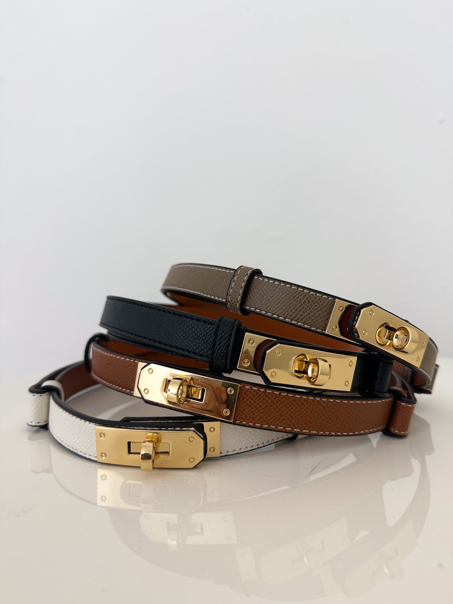 Cintura sottile regolabile con fibbia oro