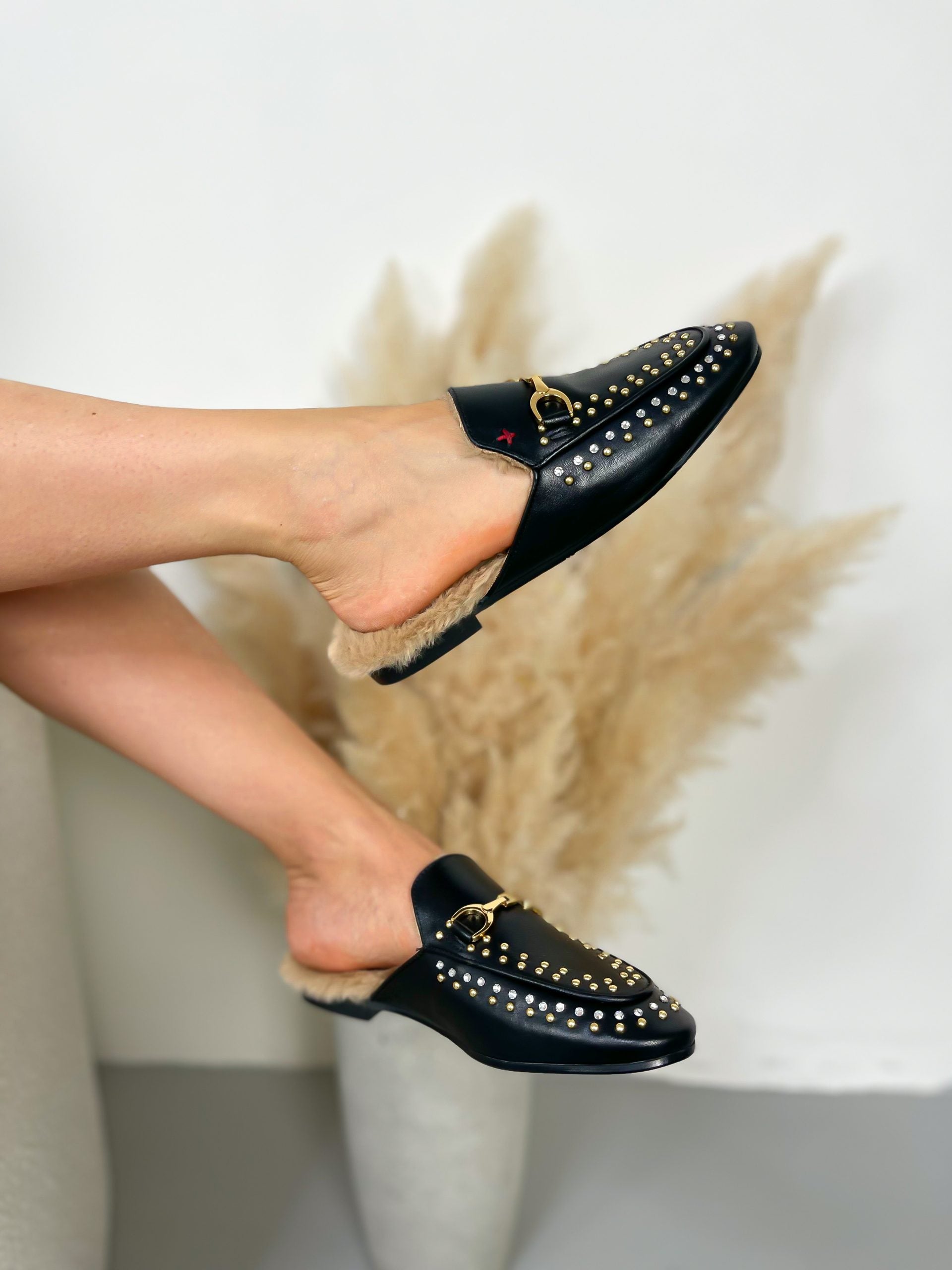 Slipper in pelle color nero