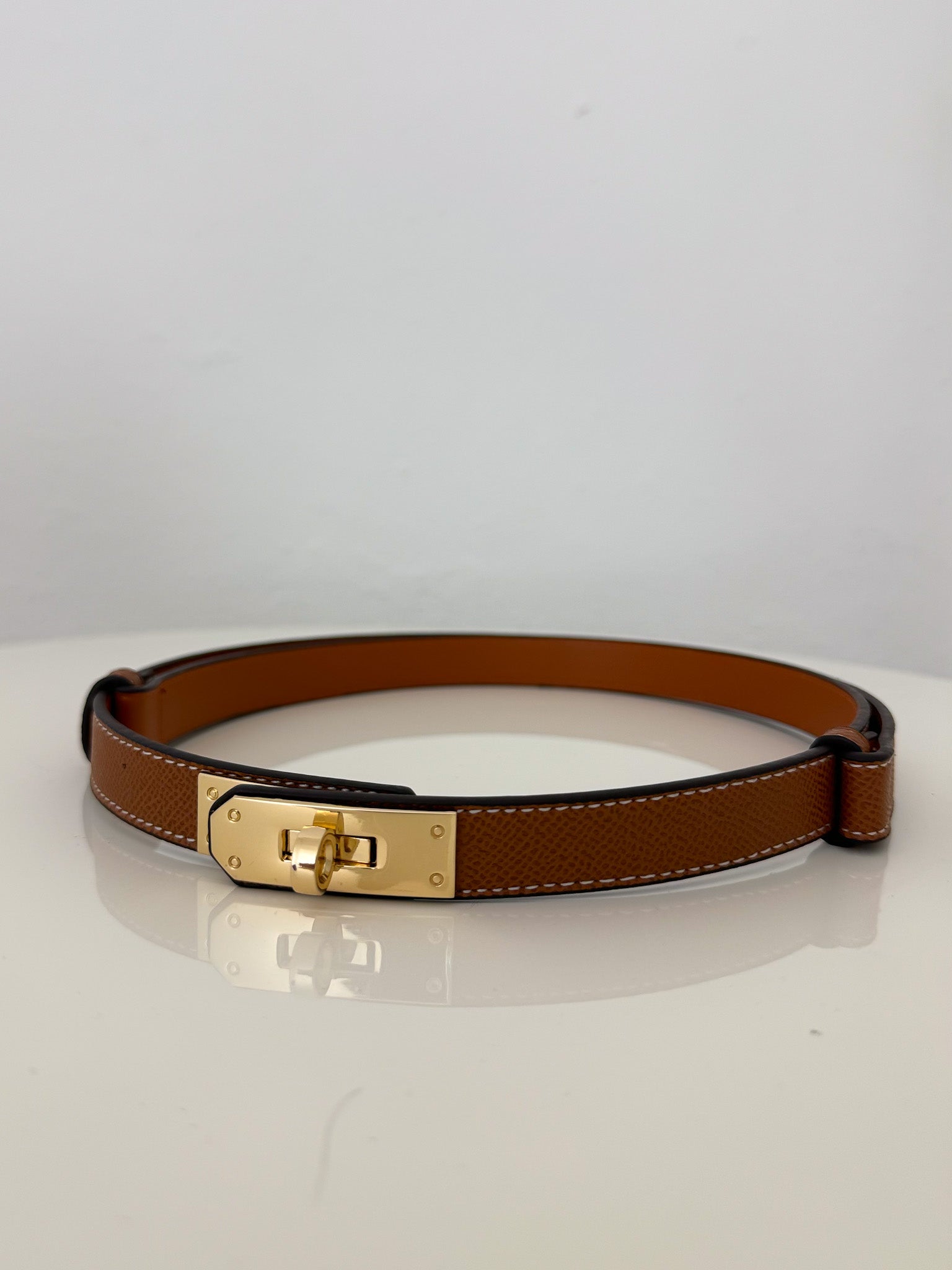 Cintura sottile regolabile con fibbia oro