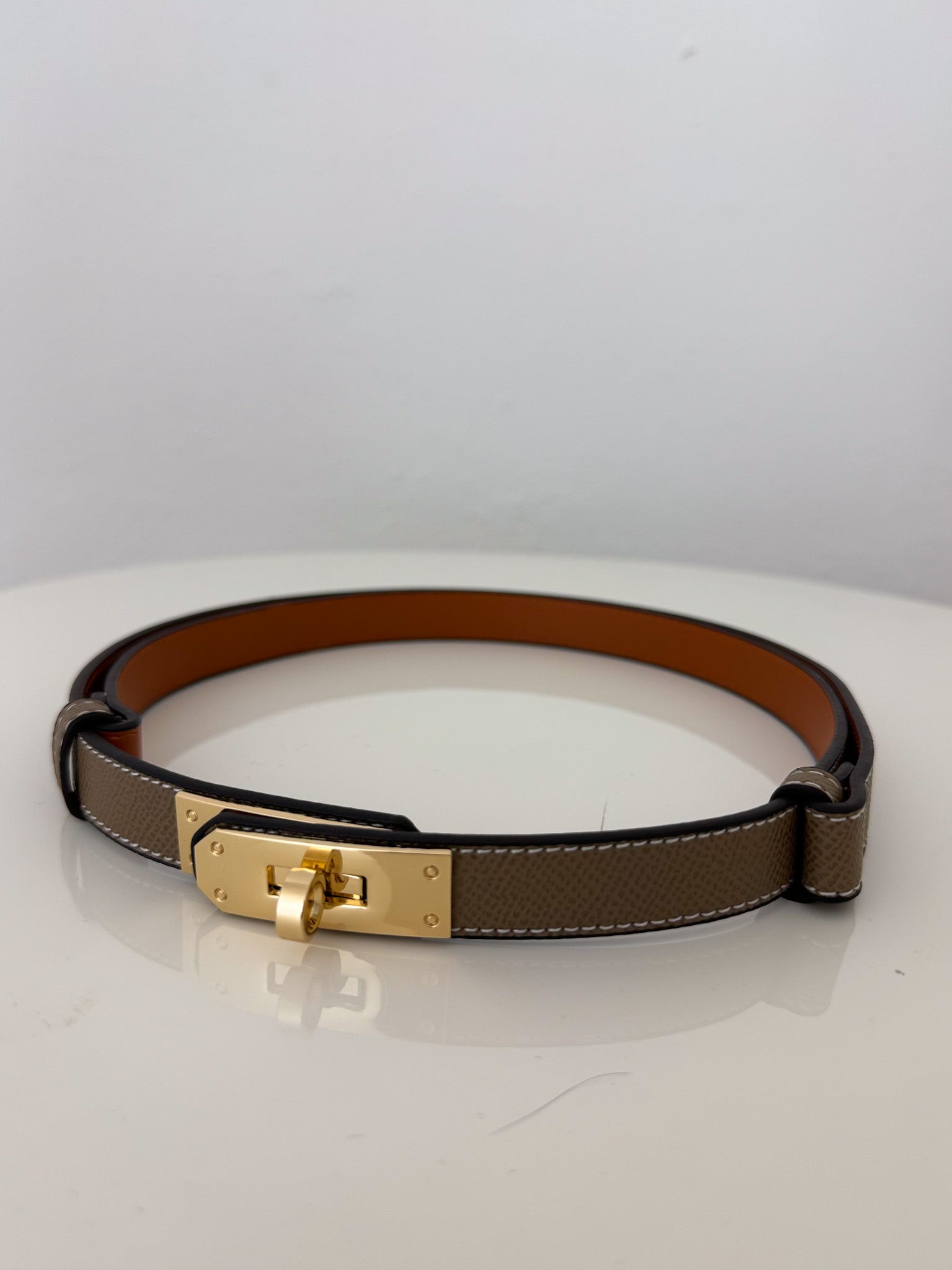 Cintura sottile regolabile con fibbia oro