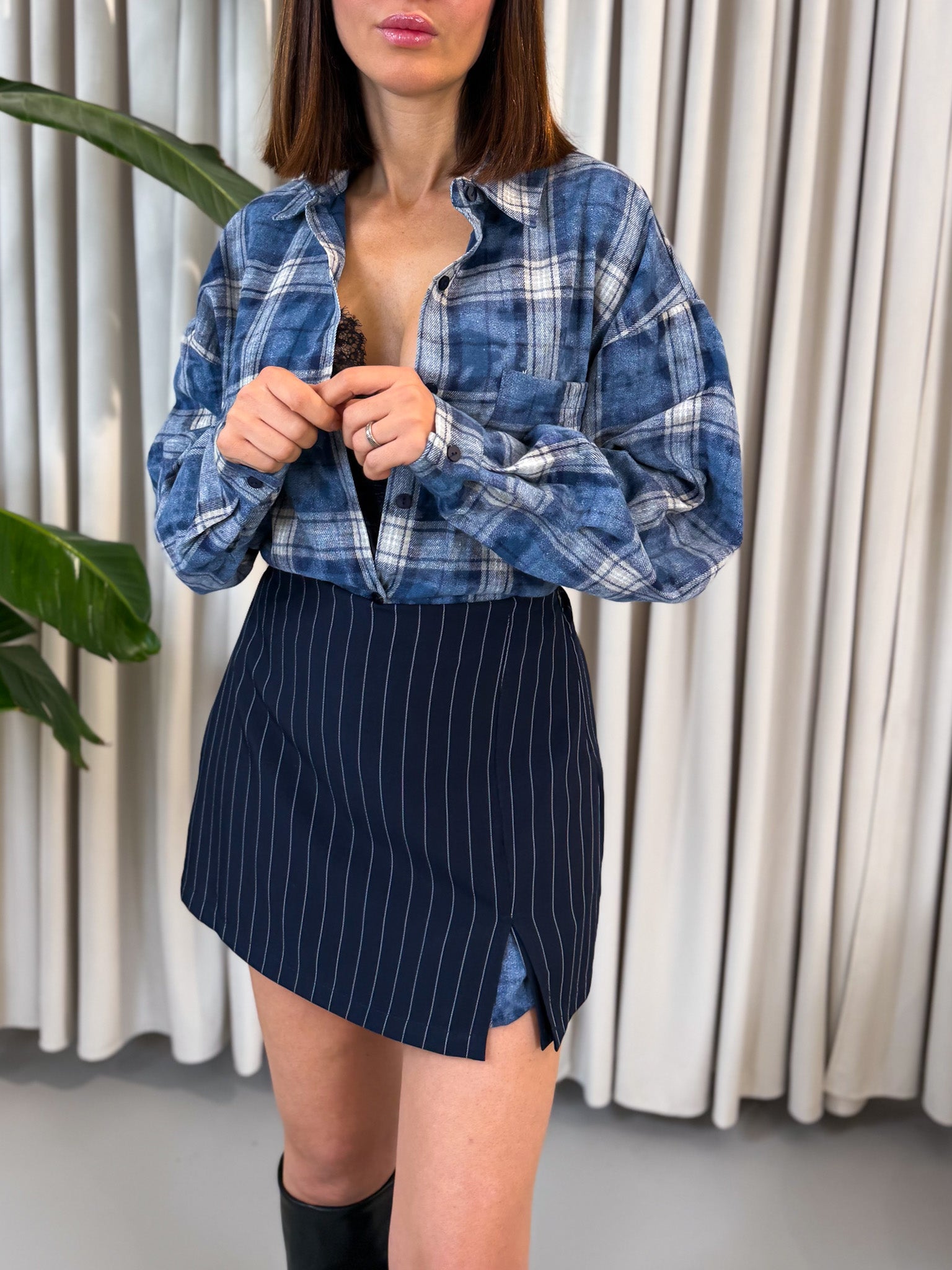 Camicia over a quadri blu