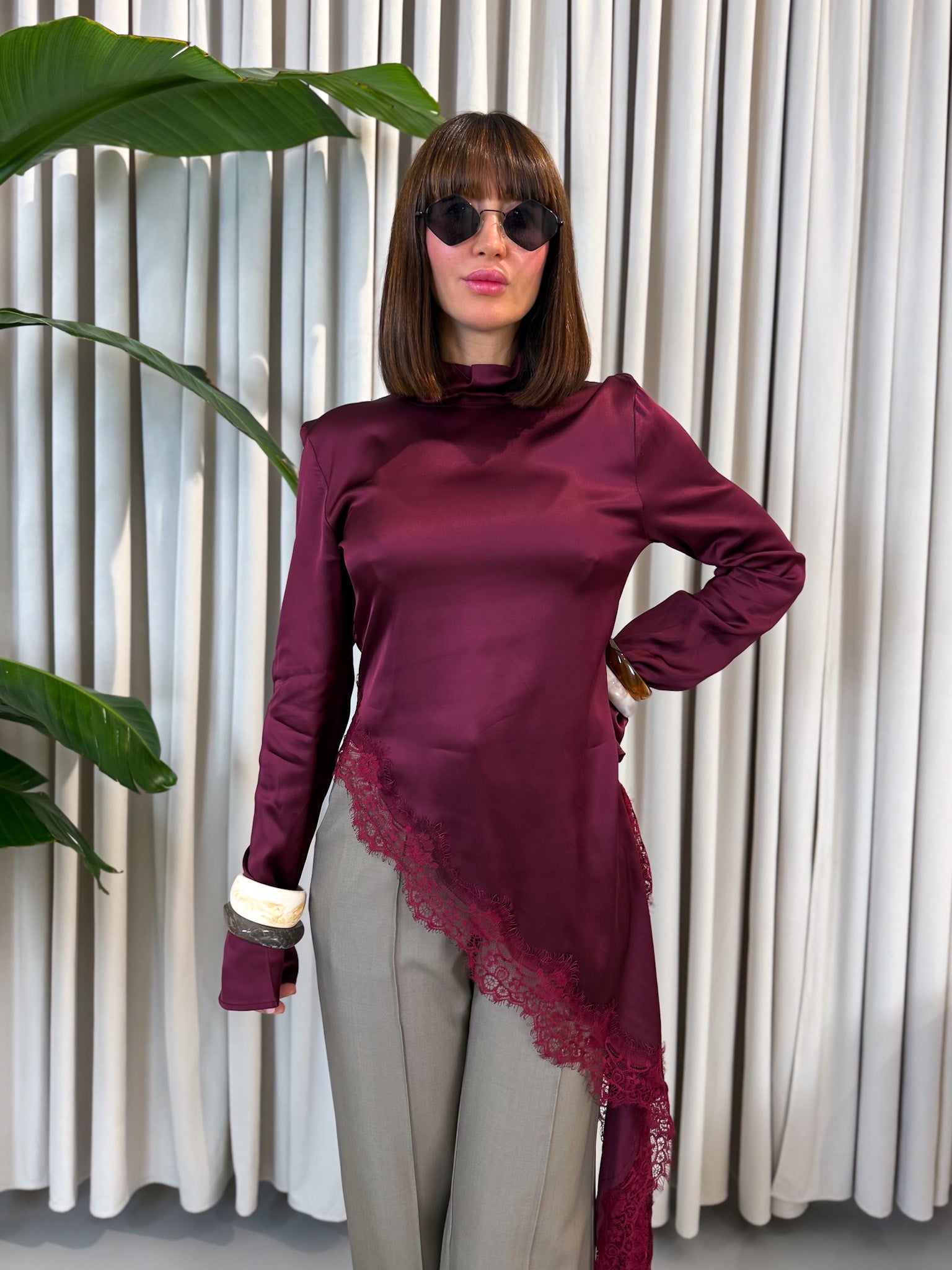 Blusa bordeaux con pizzo