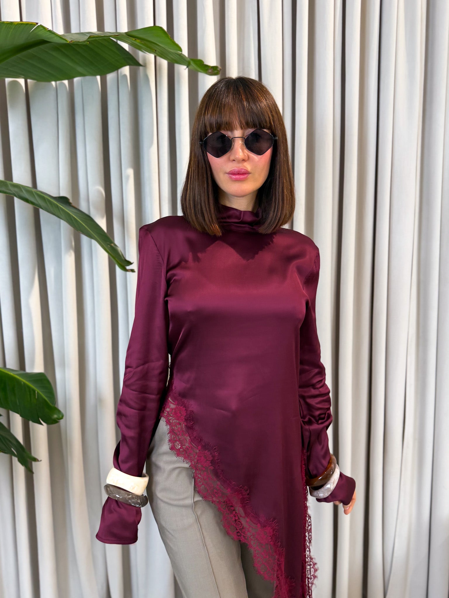 Blusa bordeaux con pizzo