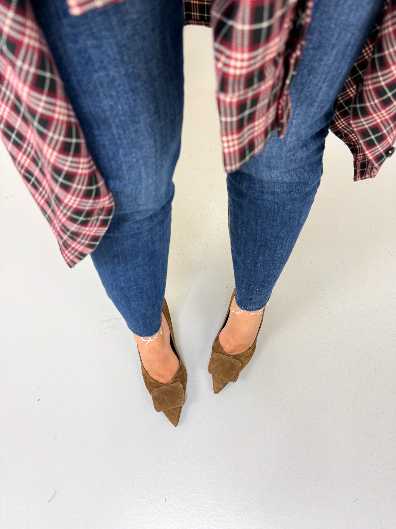 Décolleté in suede