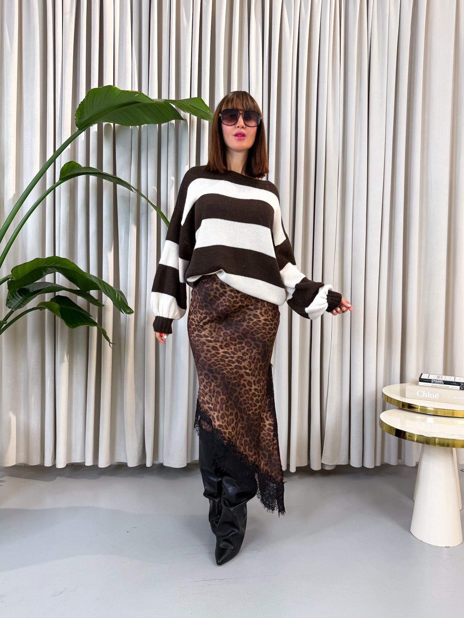 Pullover over a righe marrone