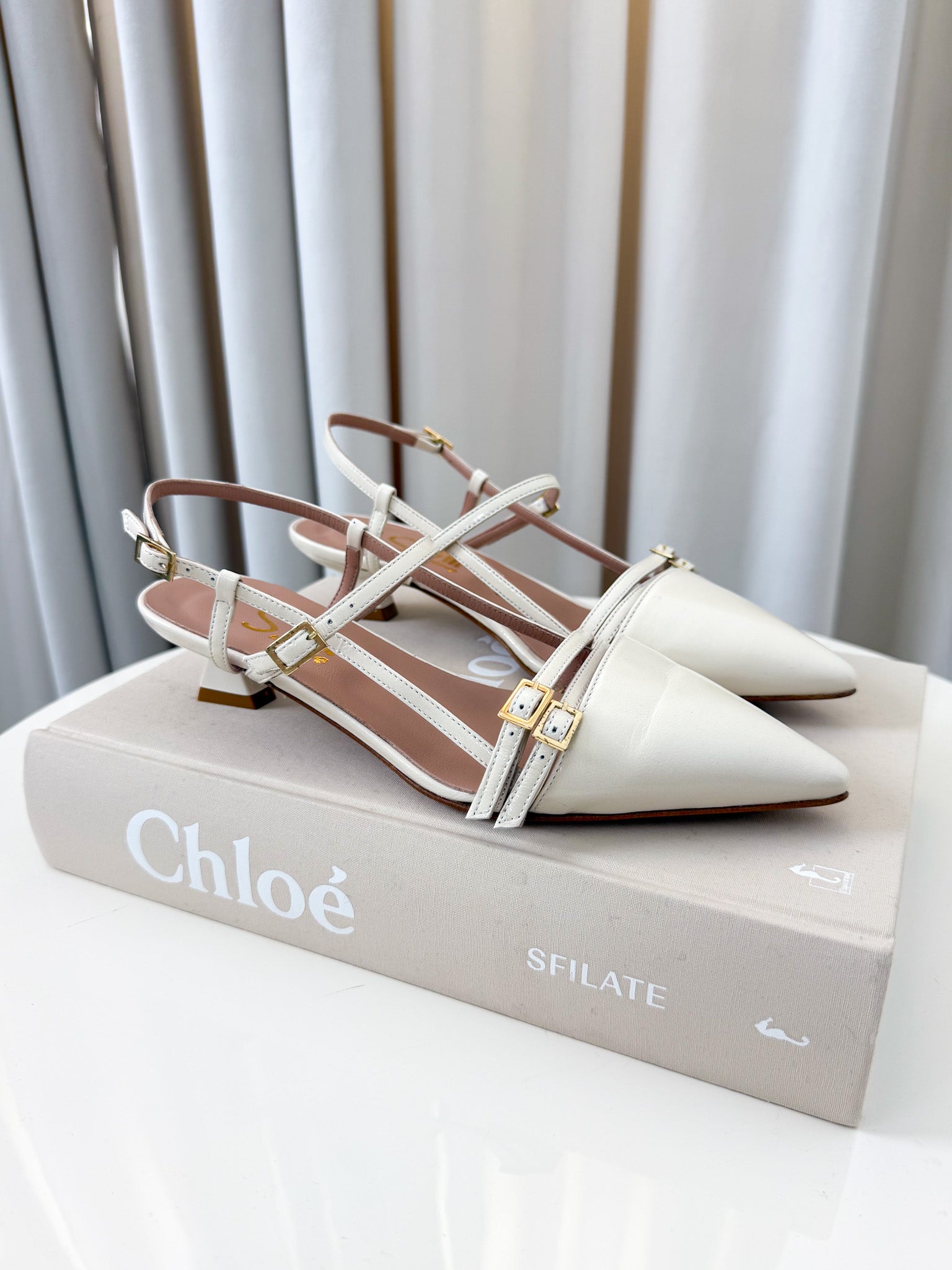 Slingback in vernice panna