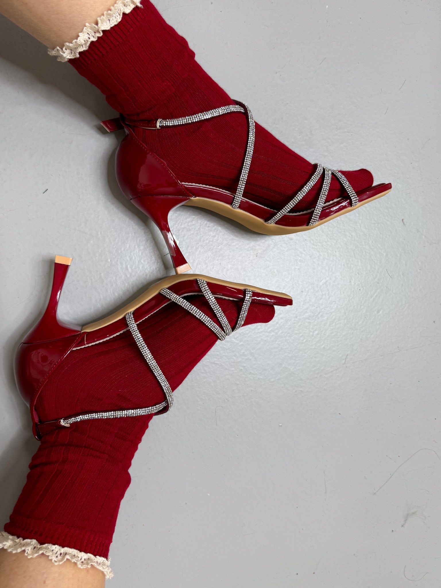 Sandalo bordeaux con strass