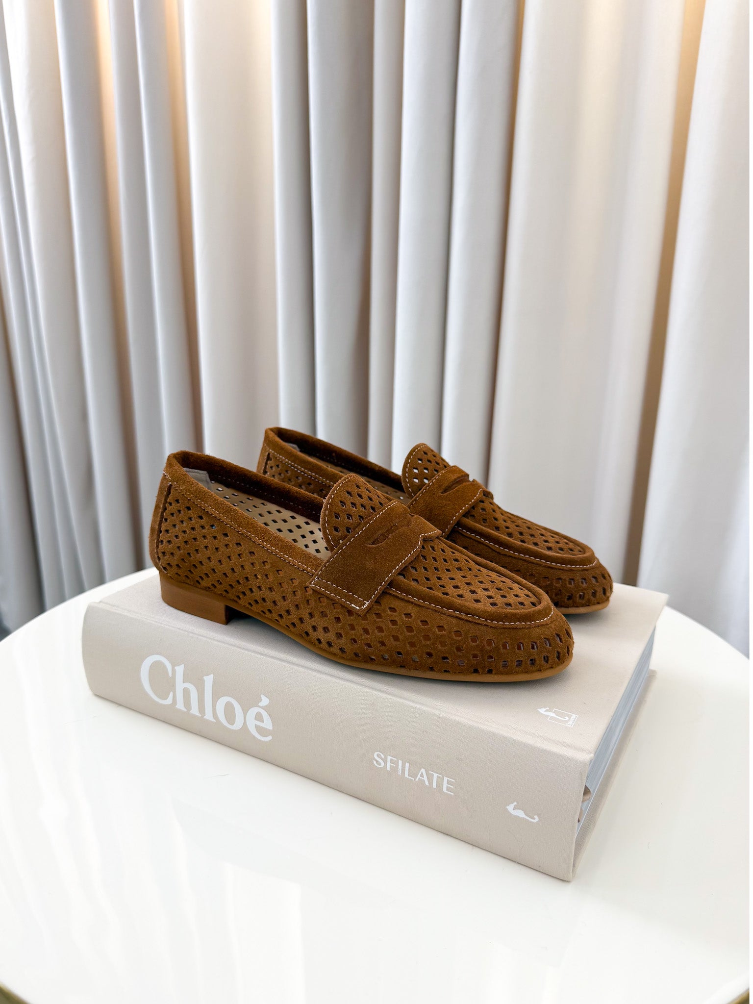 Mocassino suede traforato