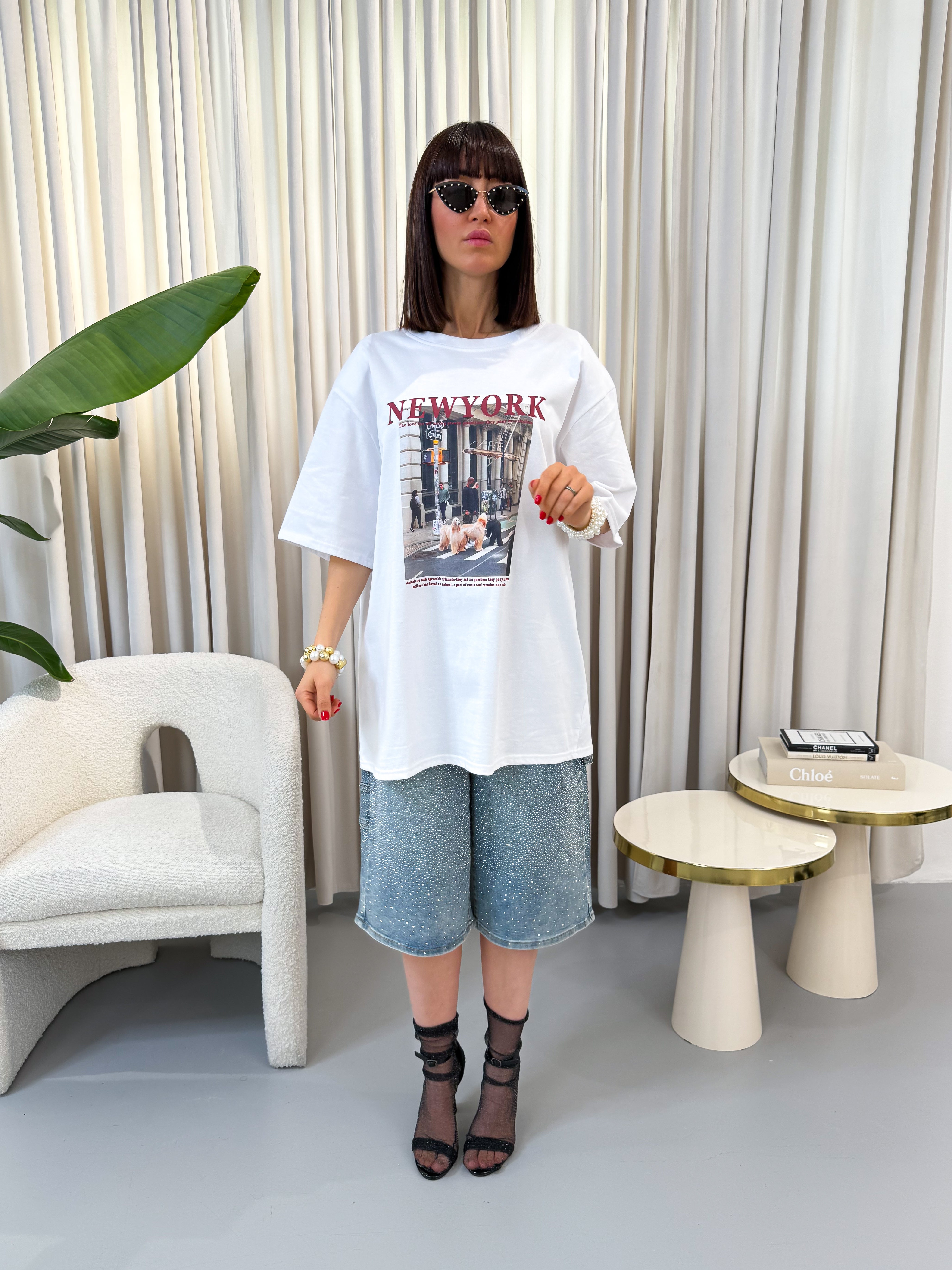 T-shirt over bianco New York