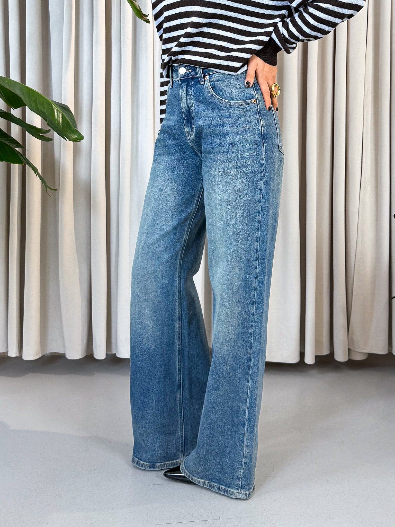 Jeans denim chiaro a palazzo