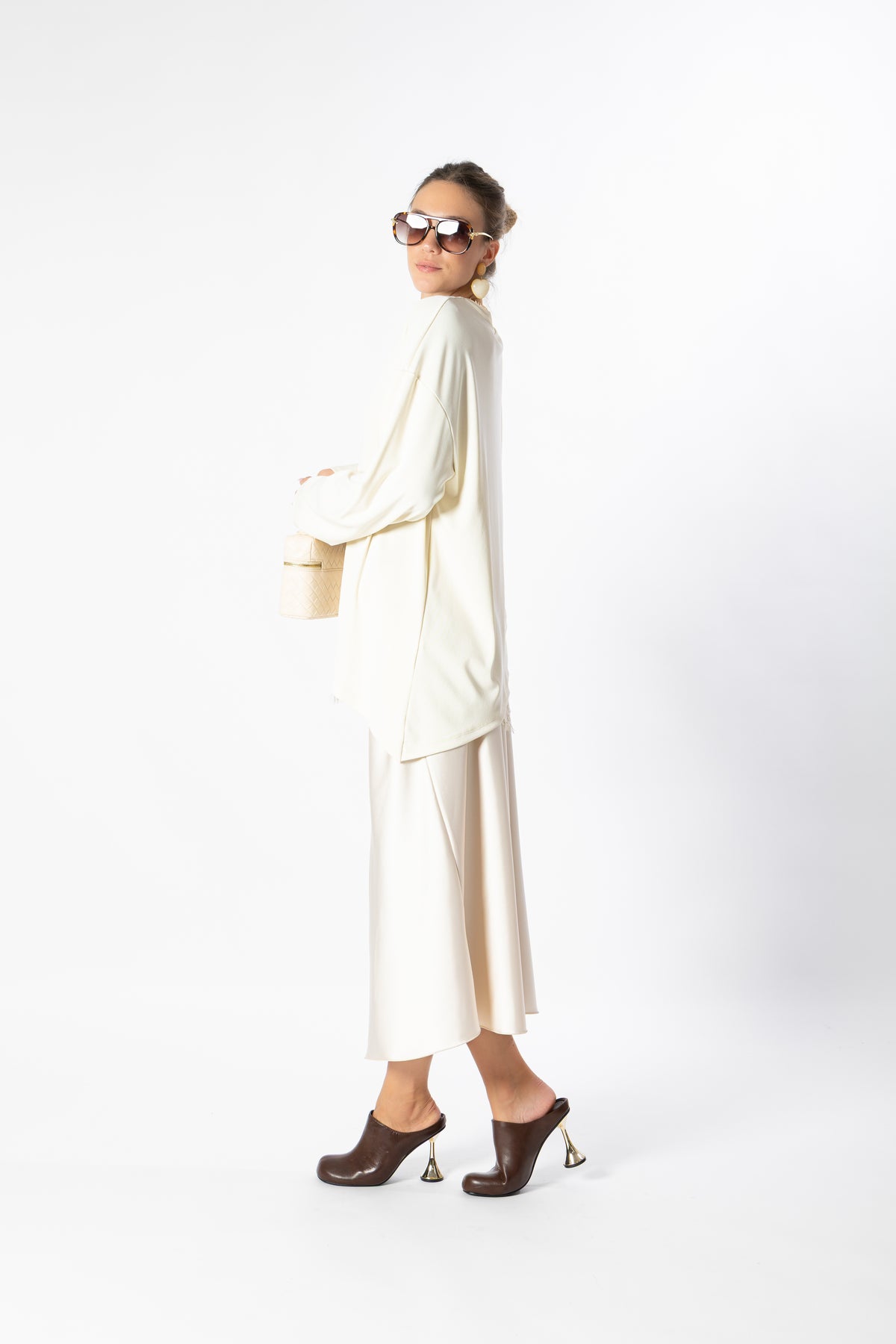 T-shirt over pizzo